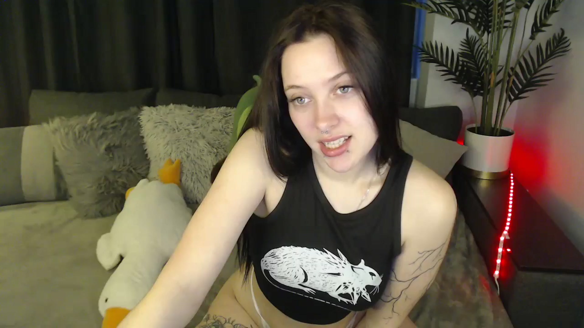Gallery image thumbnail from SerenaSantos's myfreecams stream on, 04/29/2025, 09:21 image 1 of 20