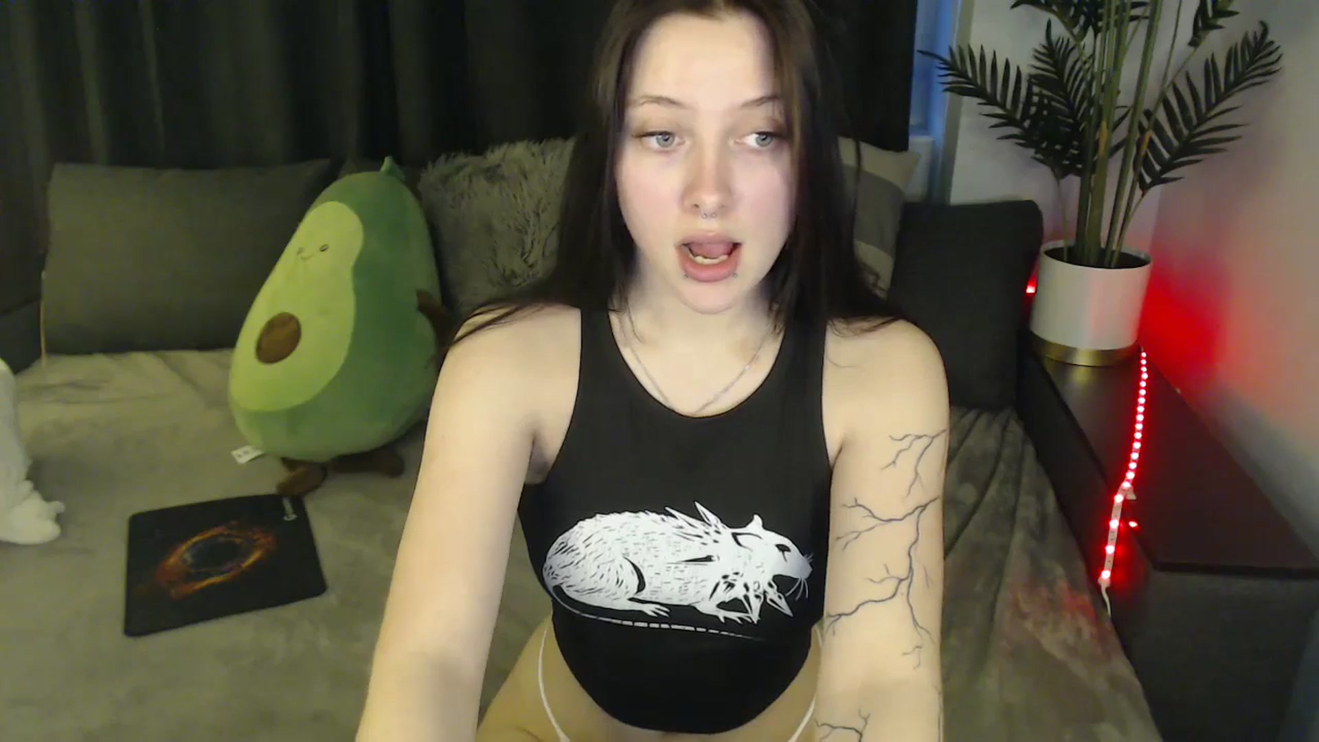 Gallery image thumbnail from SerenaSantos's myfreecams stream on, 04/29/2025, 12:30 image 12 of 20