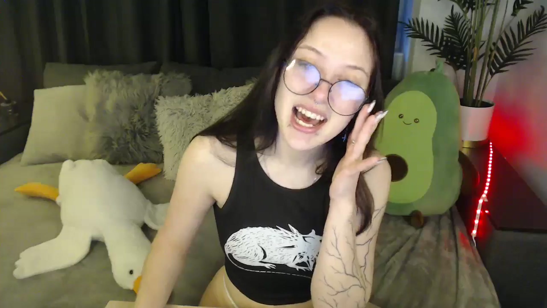 Gallery image thumbnail from SerenaSantos's myfreecams stream on, 04/30/2025, 09:09 image 9 of 20