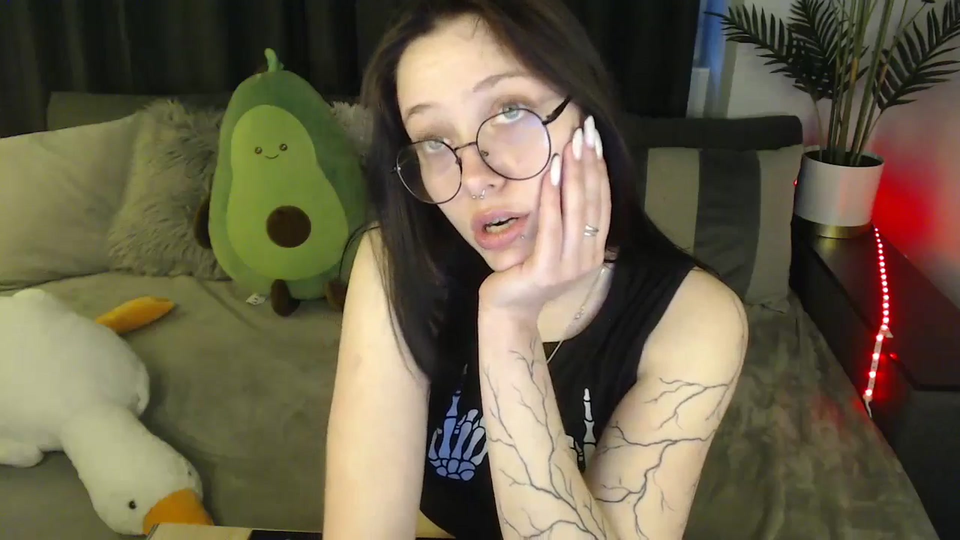 Gallery image thumbnail from SerenaSantos's myfreecams stream on, 05/04/2025, 09:11 image 14 of 20