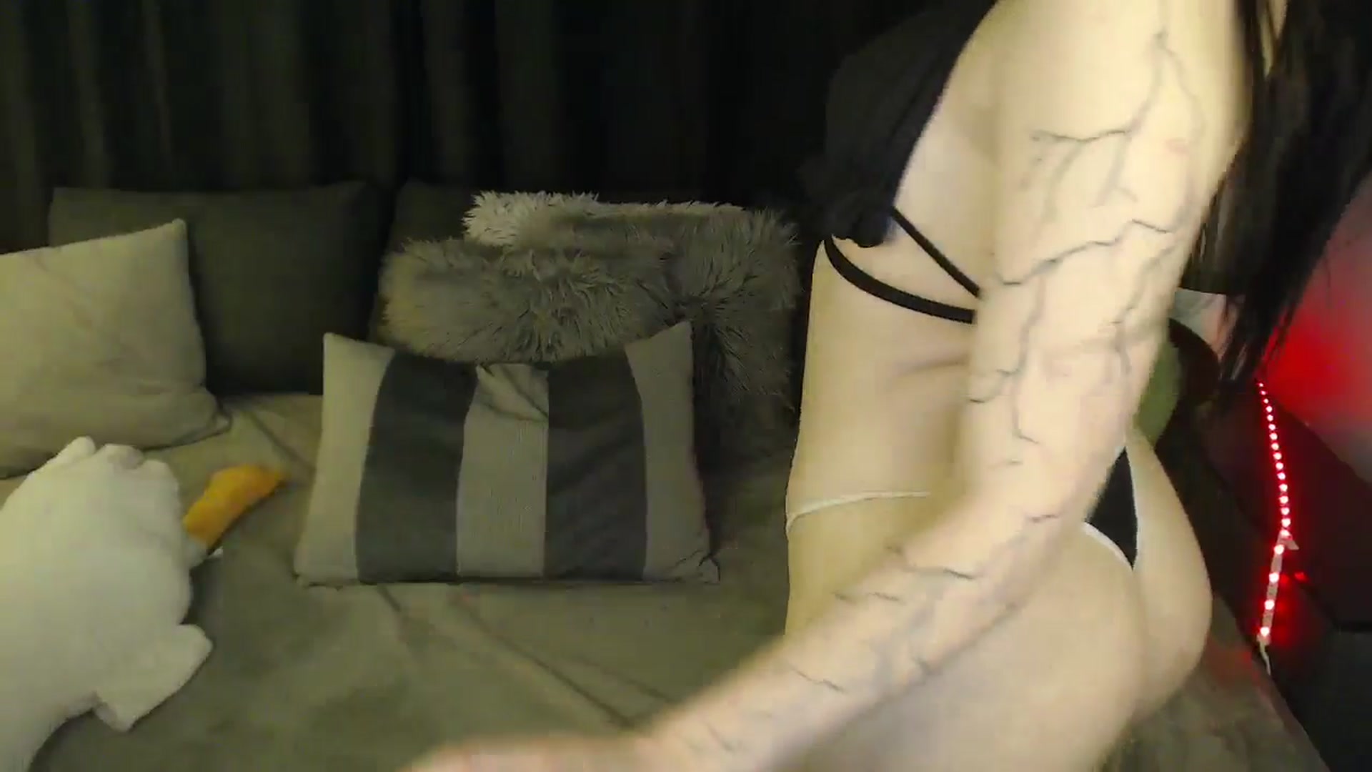 Gallery image thumbnail from SerenaSantos's myfreecams stream on, 05/04/2025, 12:47 image 10 of 20