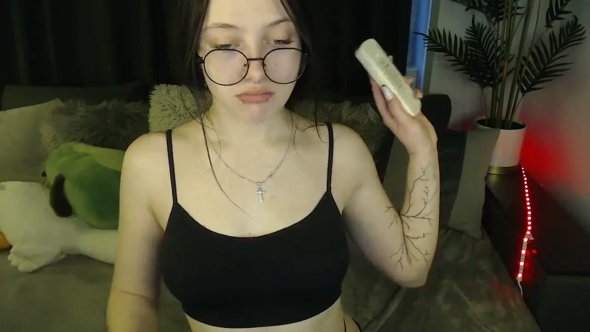 Gallery image thumbnail from SerenaSantos's myfreecams stream on, 05/05/2025, 10:22 image 9 of 20