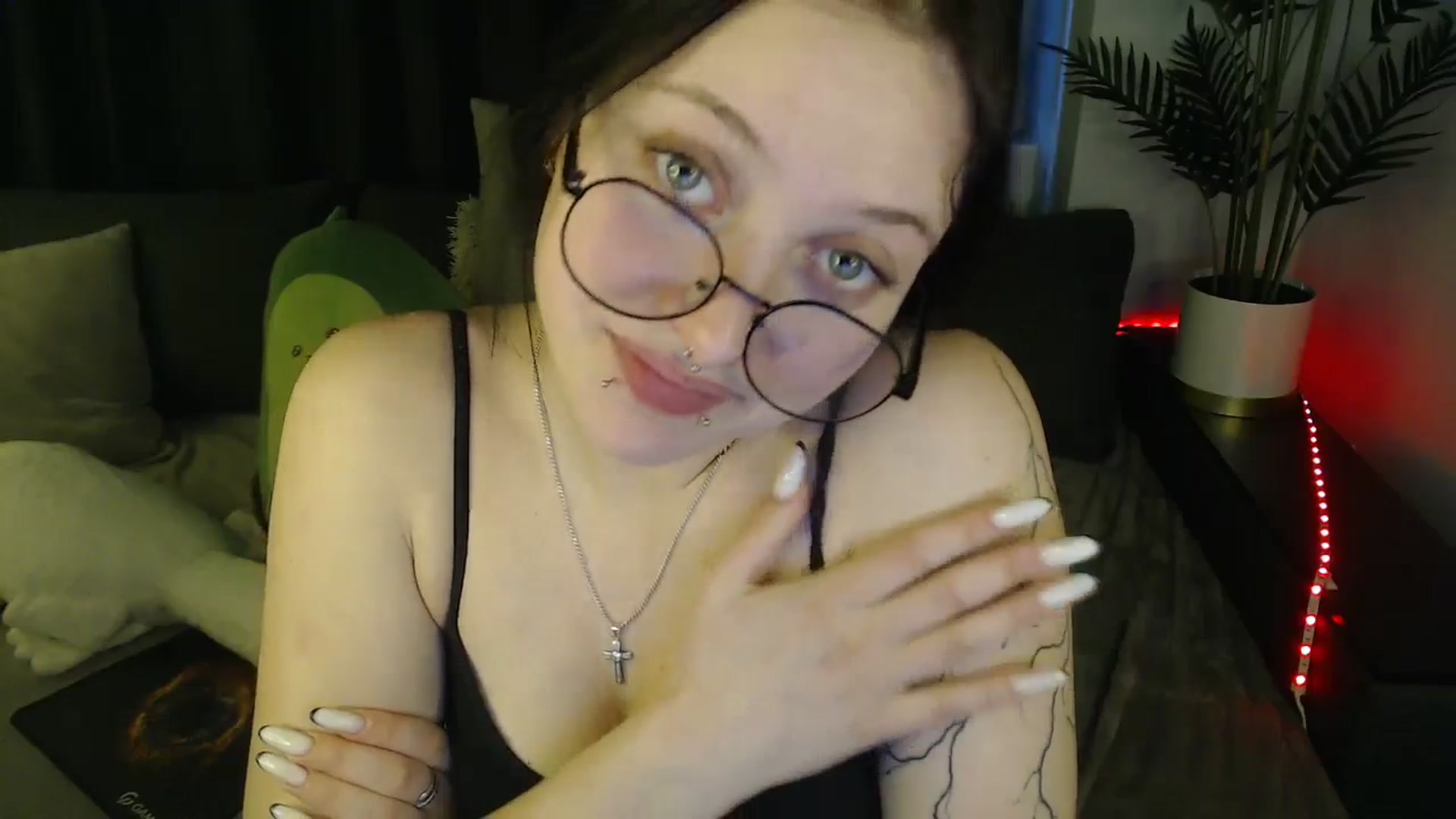 Gallery image thumbnail from SerenaSantos's myfreecams stream on, 05/05/2025, 12:33 image 16 of 20