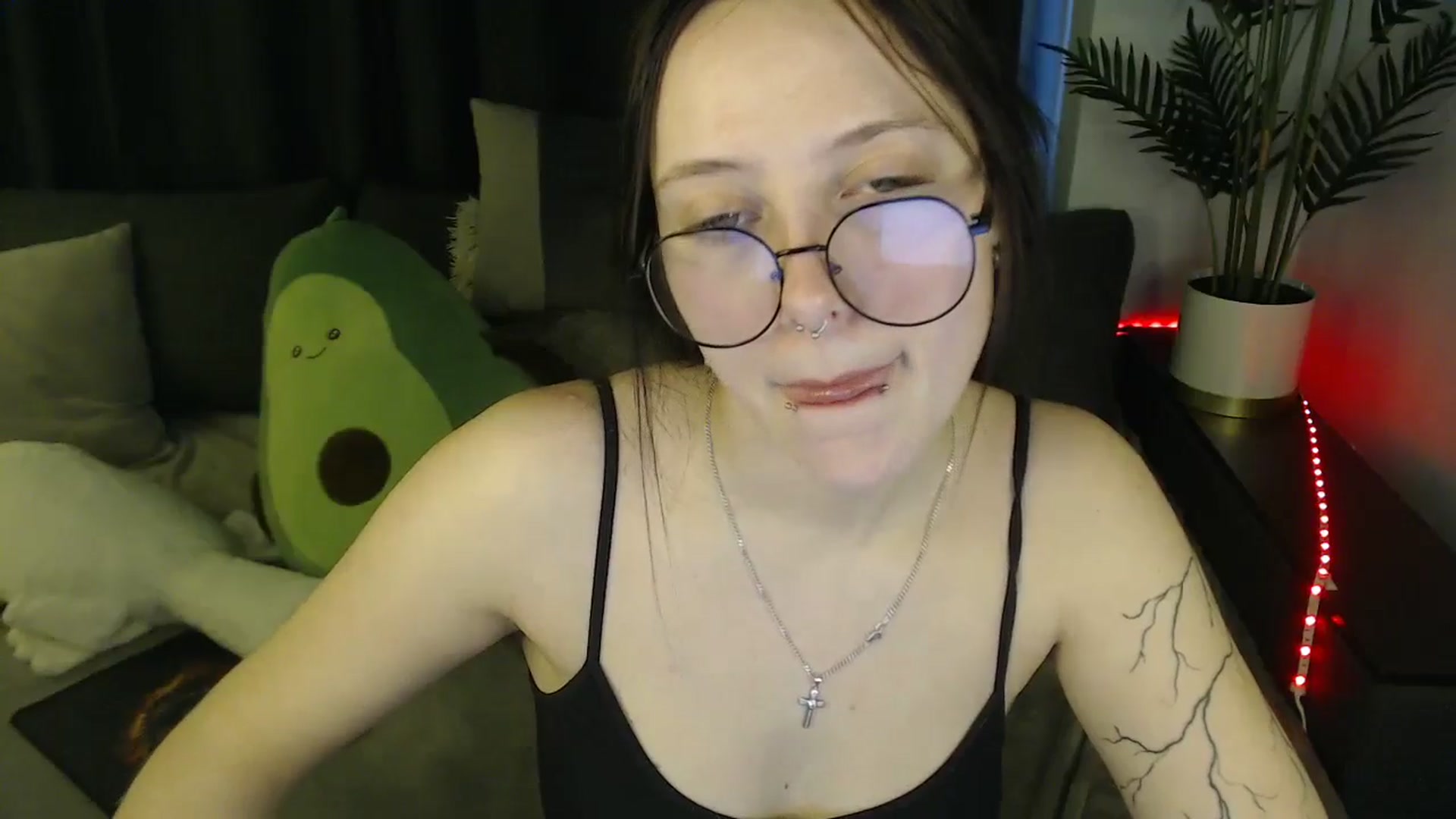 Gallery image thumbnail from SerenaSantos's myfreecams stream on, 05/05/2025, 12:33 image 10 of 20