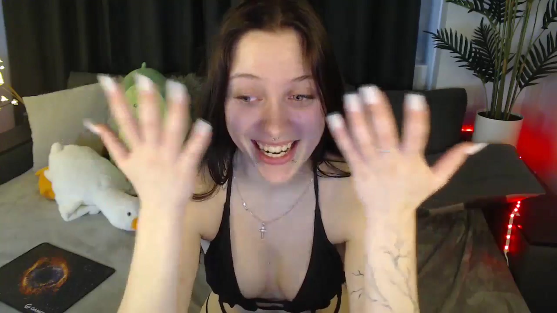 Gallery image thumbnail from SerenaSantos's myfreecams stream on, 05/07/2025, 13:49 image 2 of 20