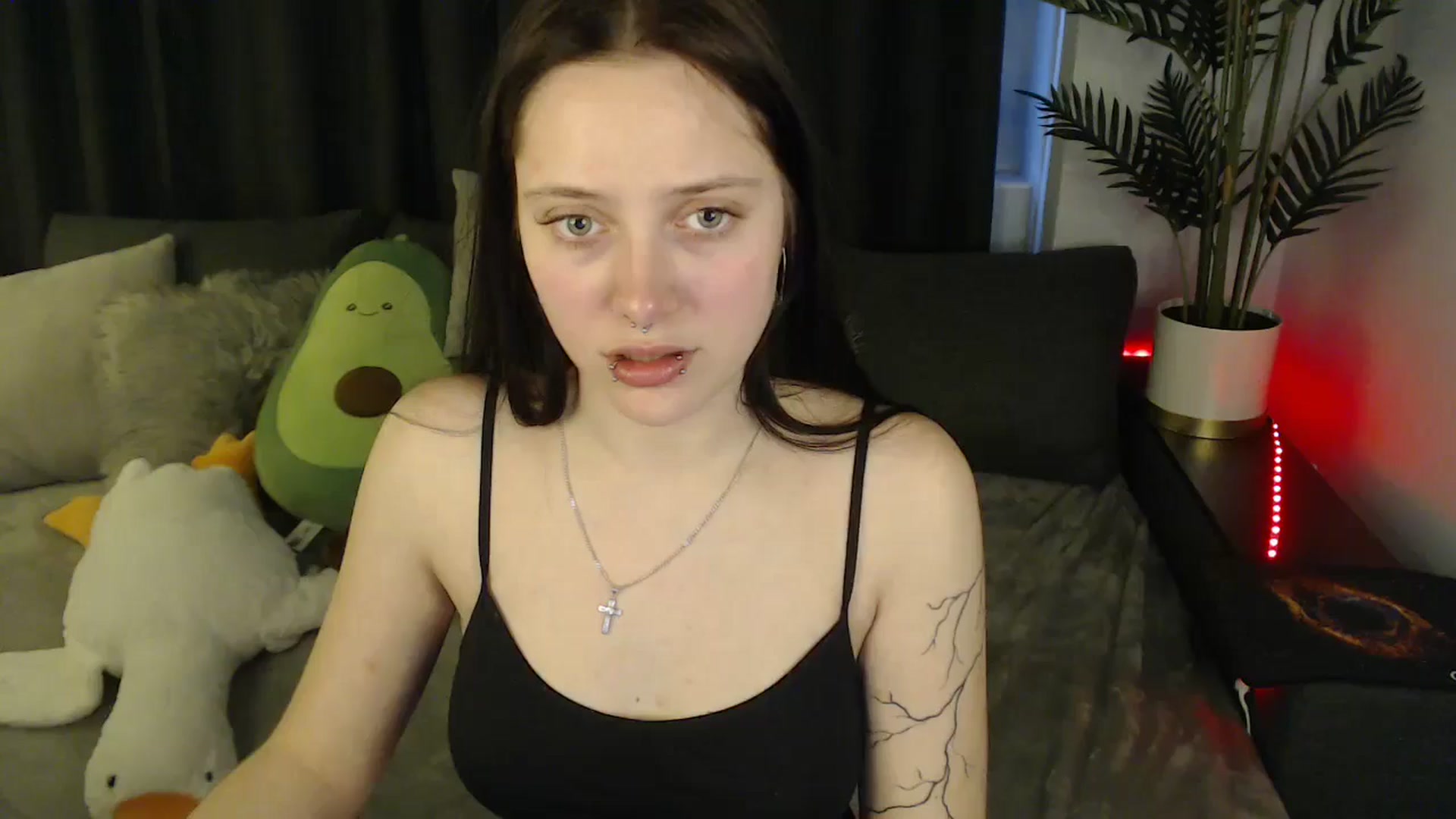 Gallery image thumbnail from SerenaSantos's myfreecams stream on, 05/12/2025, 14:04 image 4 of 20