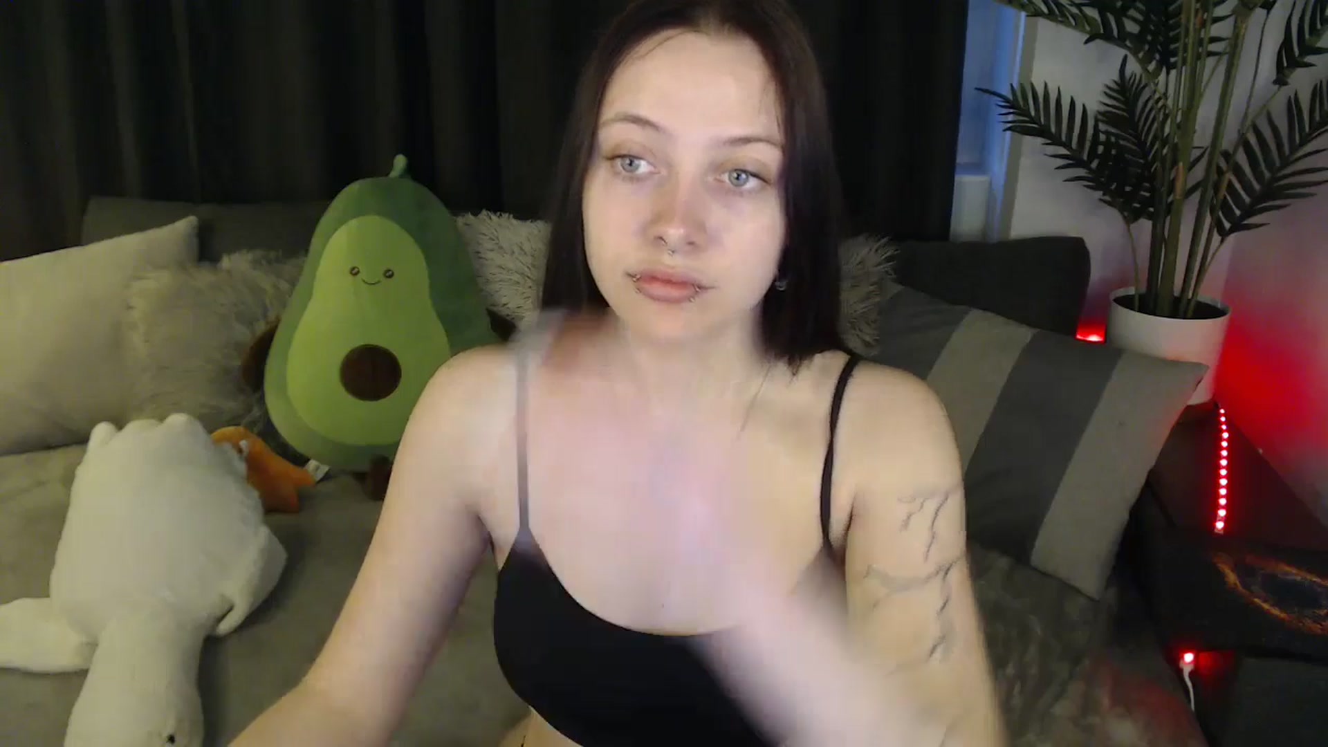 Gallery image thumbnail from SerenaSantos's myfreecams stream on, 05/13/2025, 09:14 image 19 of 20