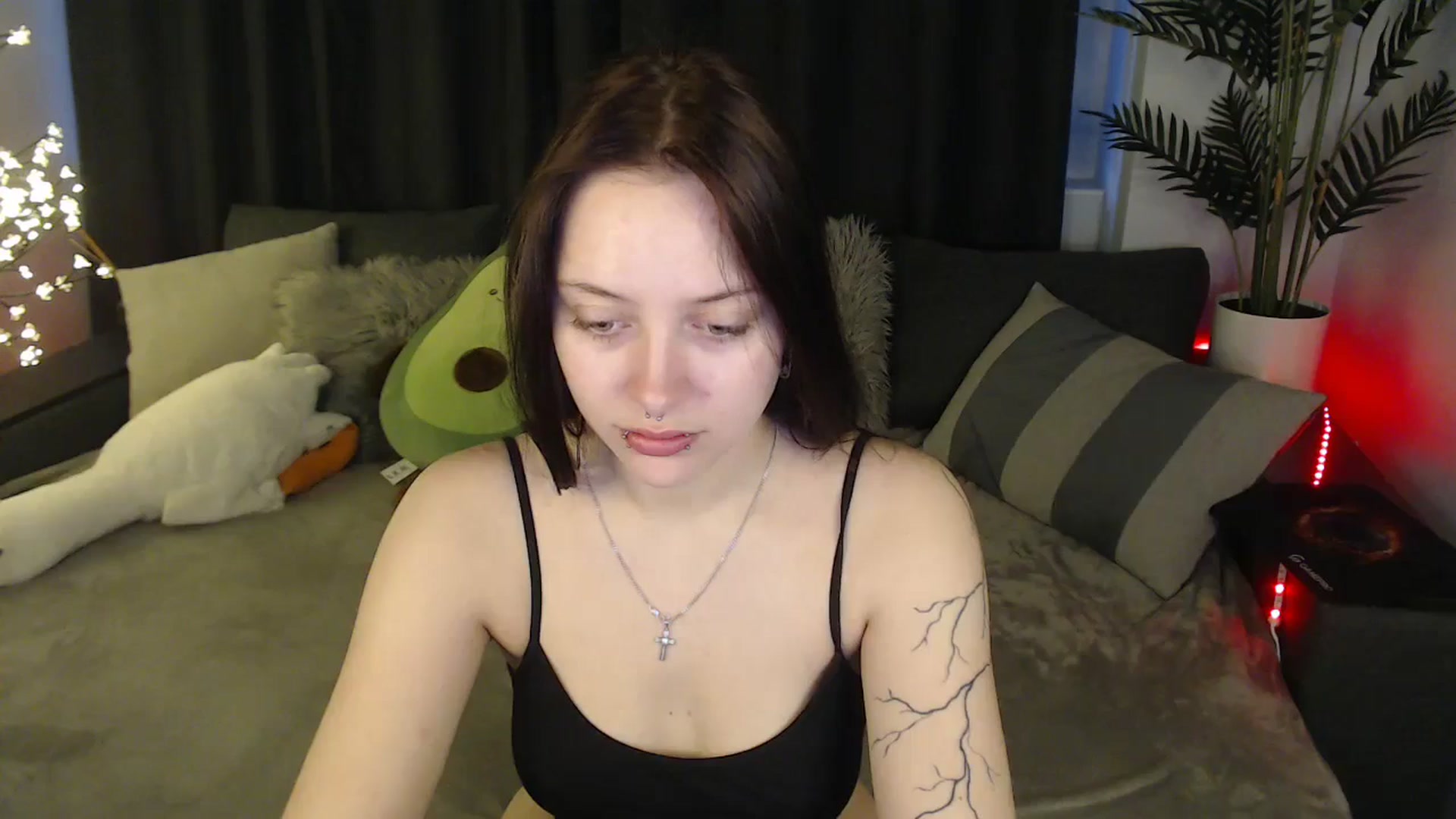 Gallery image thumbnail from SerenaSantos's myfreecams stream on, 05/16/2025, 08:23 image 5 of 20