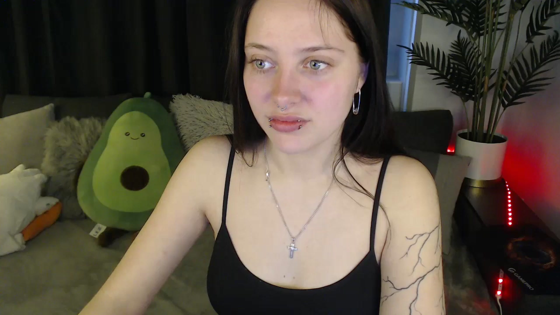 Gallery image thumbnail from SerenaSantos's myfreecams stream on, 05/16/2025, 11:24 image 10 of 20