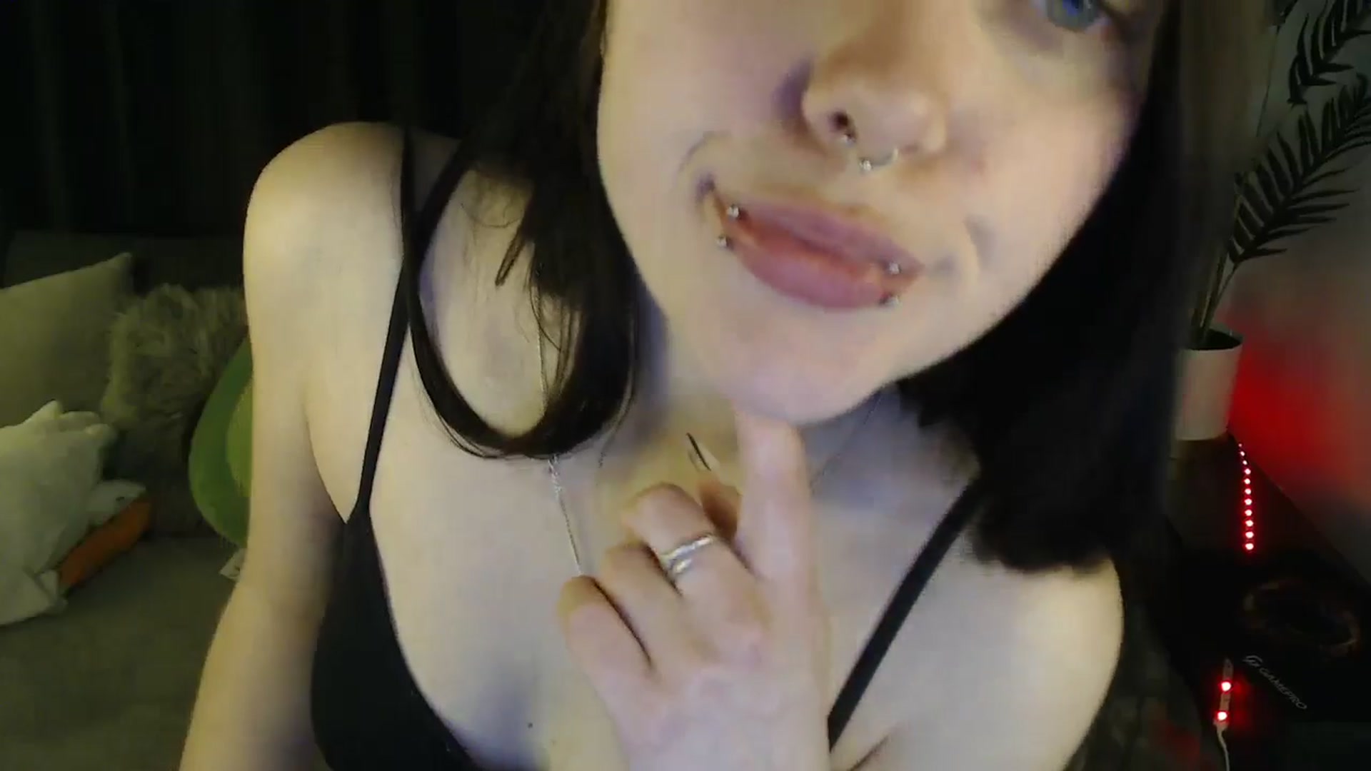 Gallery image thumbnail from SerenaSantos's myfreecams stream on, 05/16/2025, 11:24 image 15 of 20