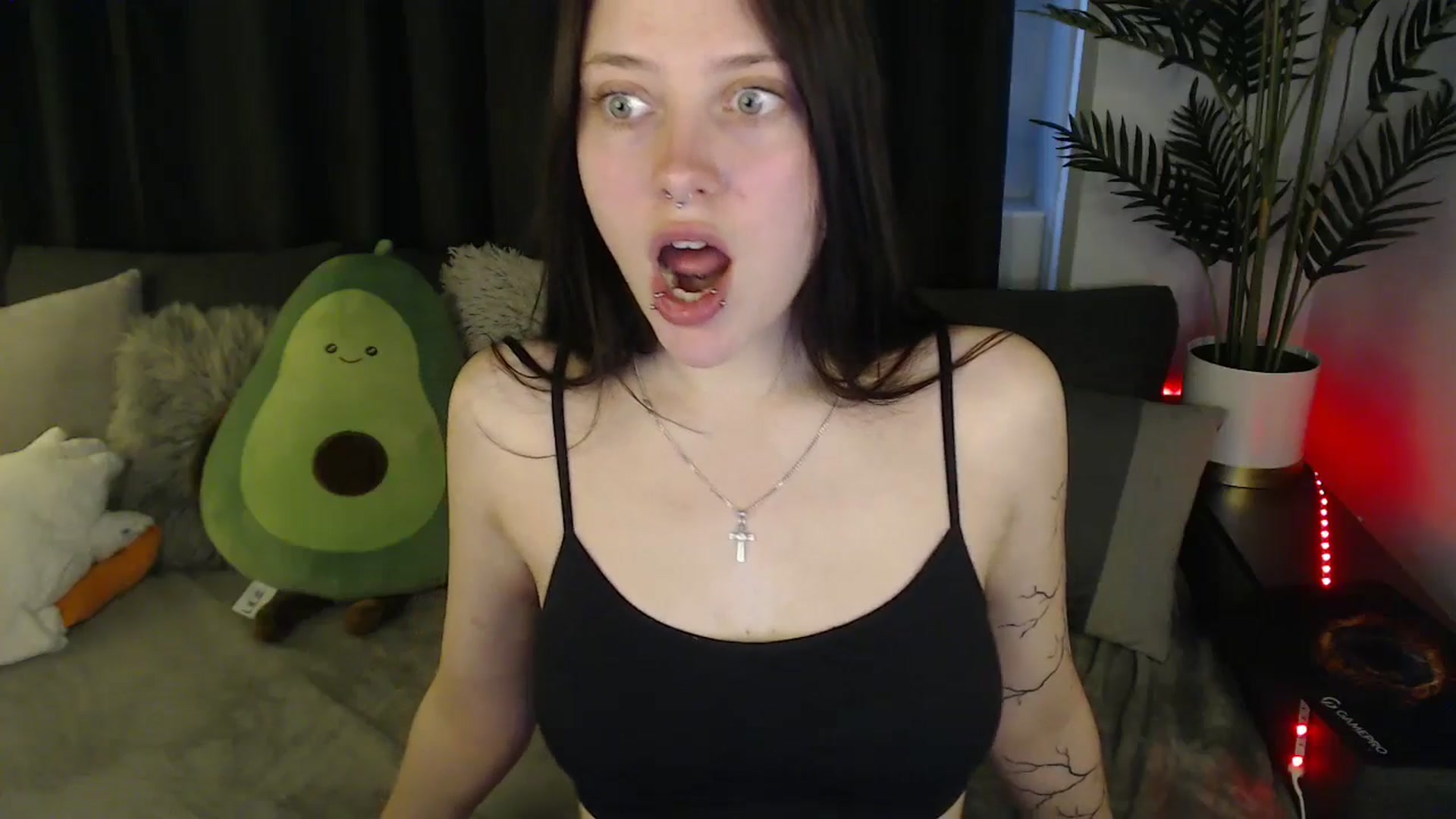 Gallery image thumbnail from SerenaSantos's myfreecams stream on, 05/16/2025, 11:24 image 12 of 20
