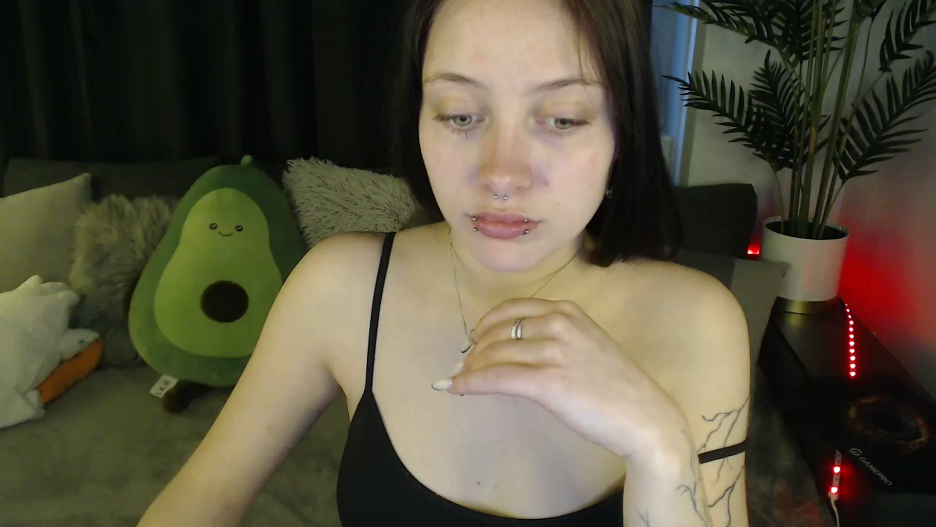 Gallery image thumbnail from SerenaSantos's myfreecams stream on, 05/16/2025, 12:01 image 5 of 20