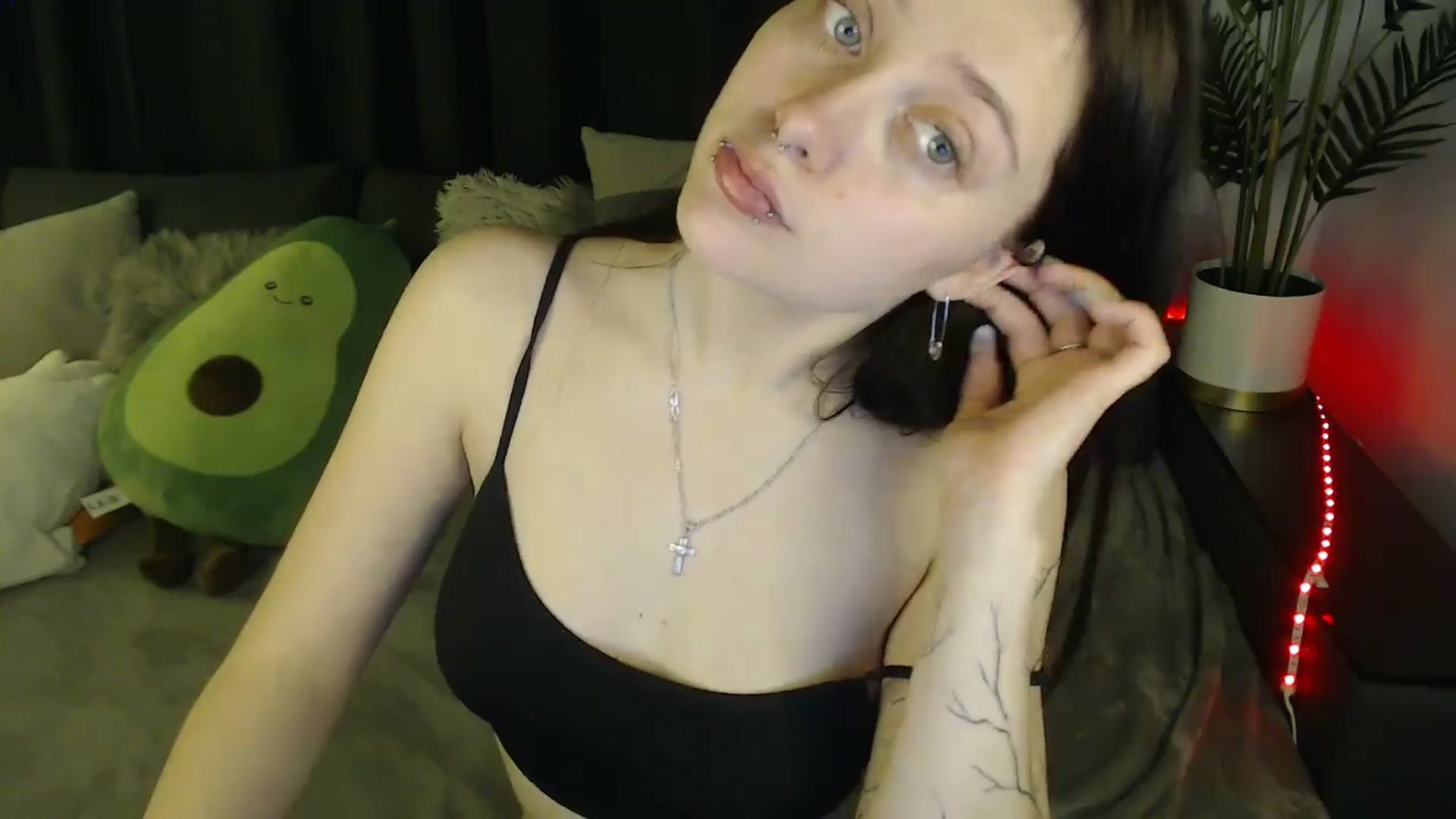 Gallery image thumbnail from SerenaSantos's myfreecams stream on, 05/16/2025, 13:49 image 18 of 20