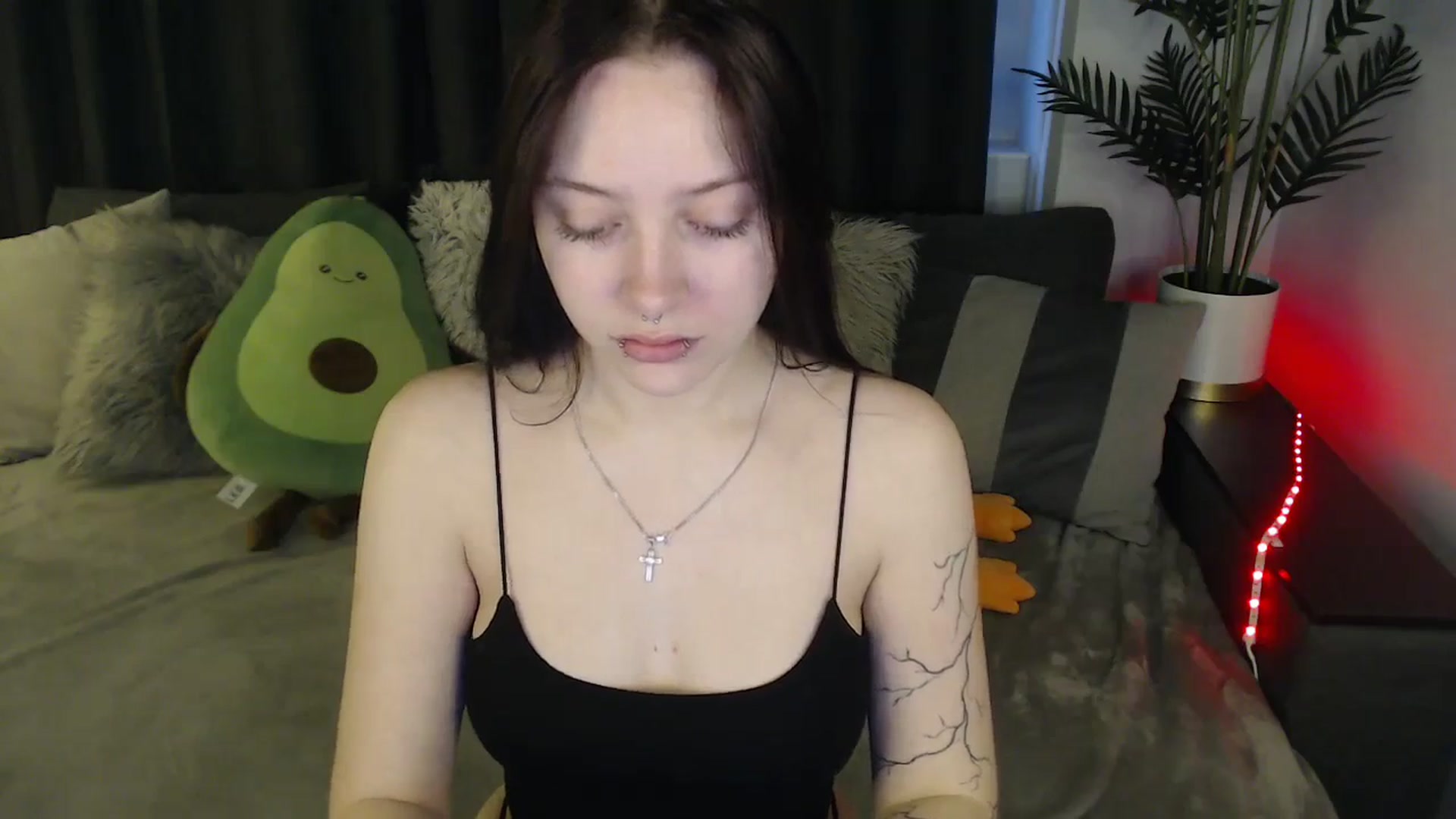Gallery image thumbnail from SerenaSantos's myfreecams stream on, 05/20/2025, 08:26 image 2 of 20