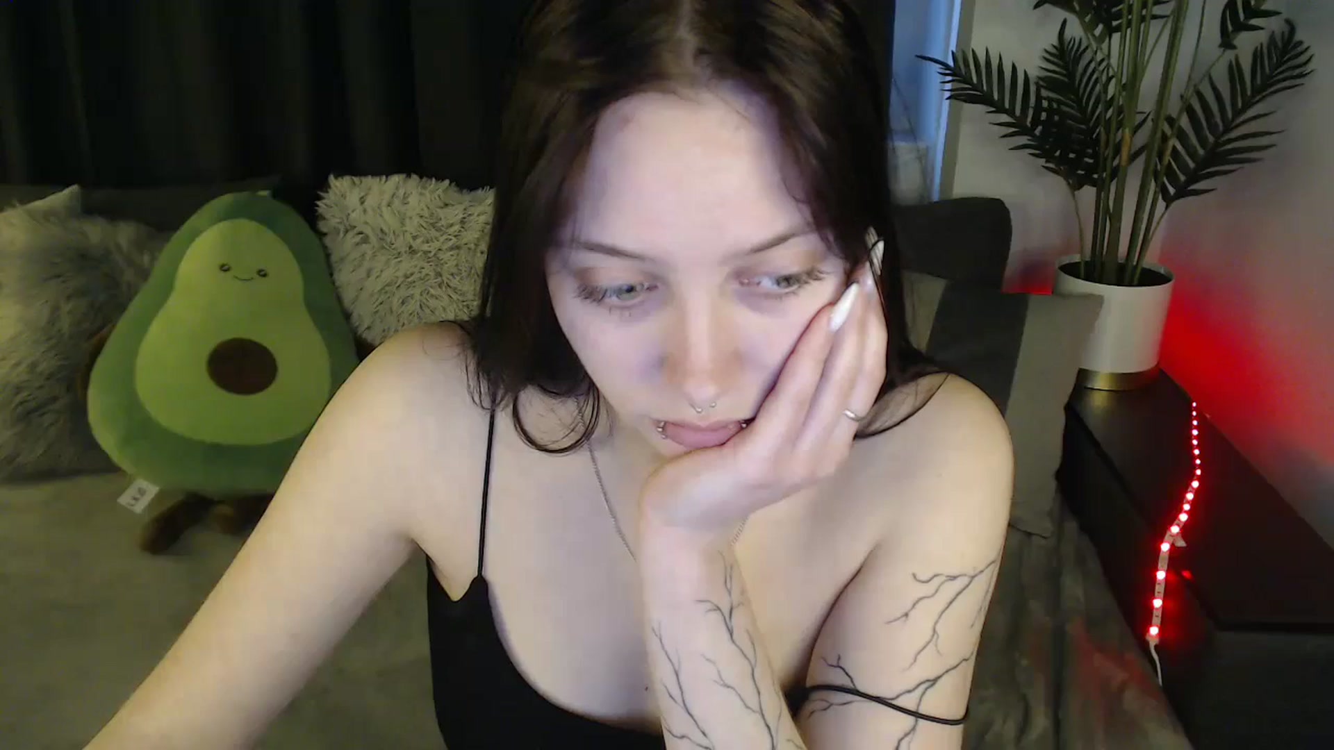 Gallery image thumbnail from SerenaSantos's myfreecams stream on, 05/20/2025, 10:02 image 16 of 20