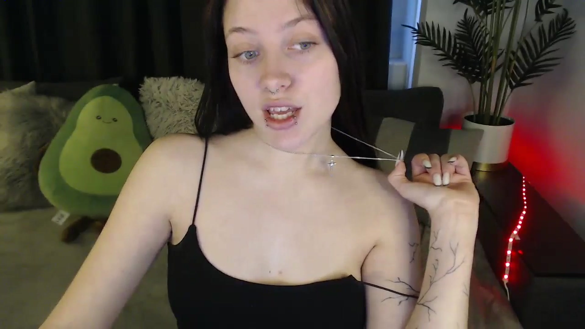Gallery image thumbnail from SerenaSantos's myfreecams stream on, 05/20/2025, 10:02 image 17 of 20