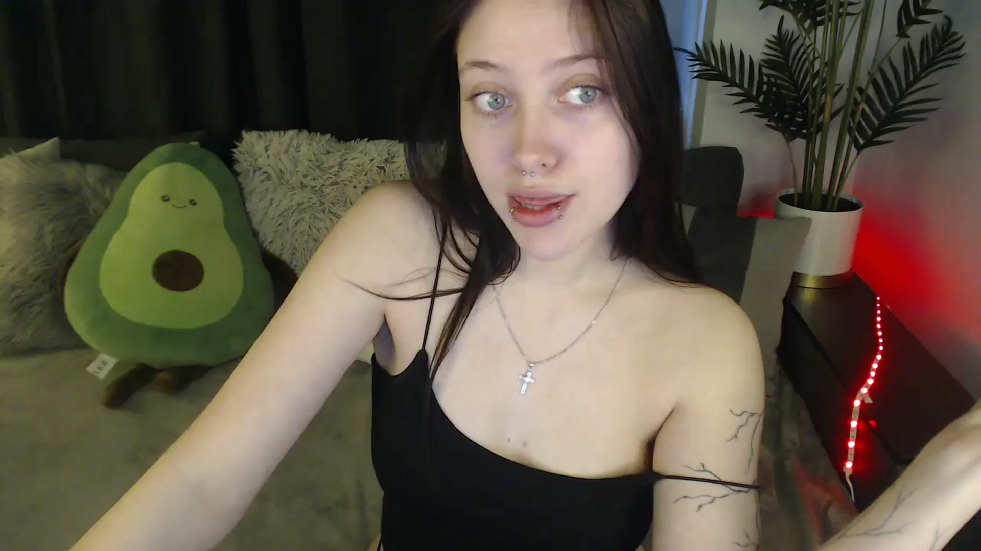 Gallery image thumbnail from SerenaSantos's myfreecams stream on, 05/20/2025, 10:02 image 3 of 20