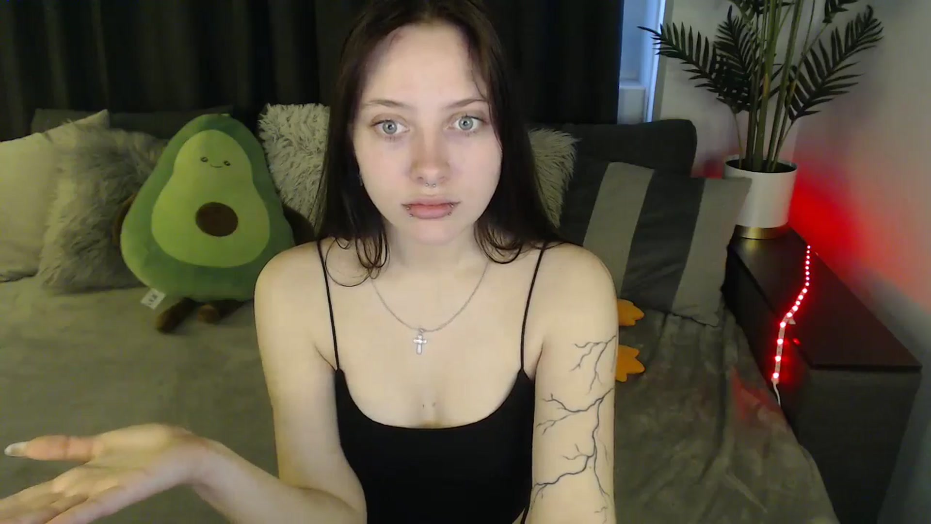 Gallery image thumbnail from SerenaSantos's myfreecams stream on, 05/20/2025, 11:07 image 16 of 20