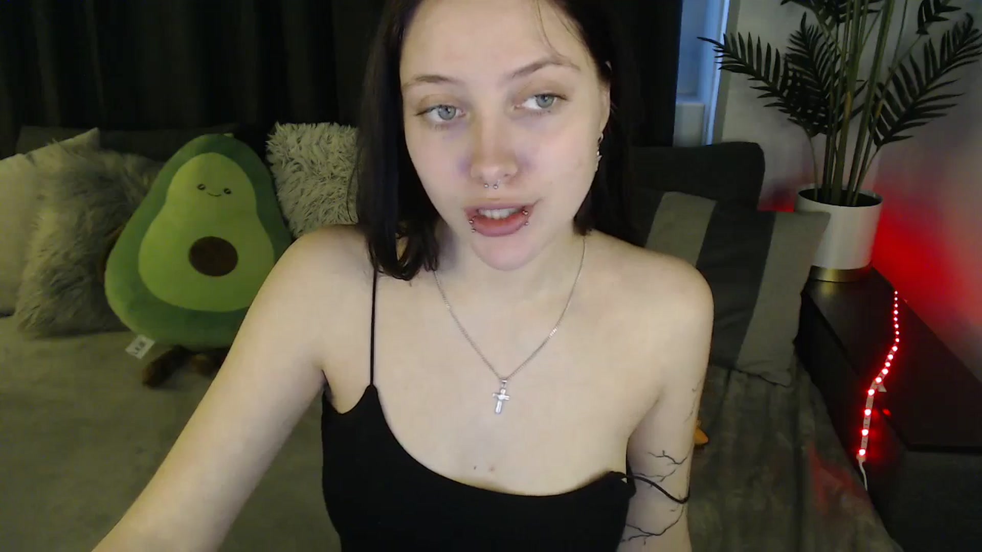 Gallery image thumbnail from SerenaSantos's myfreecams stream on, 05/20/2025, 11:07 image 6 of 20