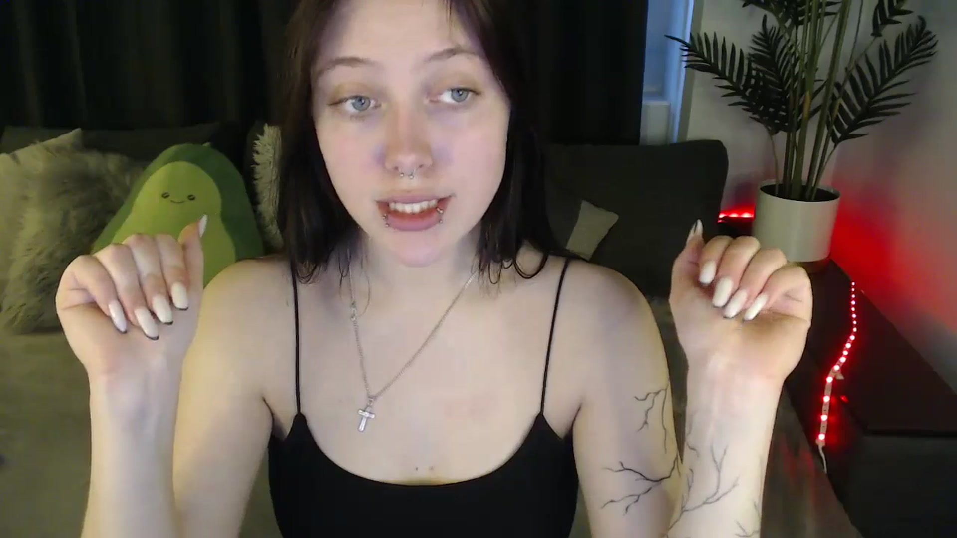 Gallery image thumbnail from SerenaSantos's myfreecams stream on, 05/20/2025, 11:59 image 13 of 20
