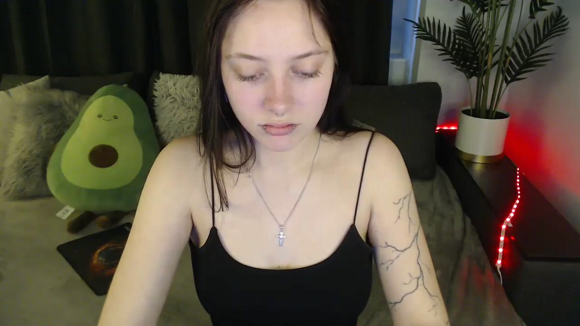 Gallery image thumbnail from SerenaSantos's myfreecams stream on, 05/20/2025, 11:59 image 2 of 20