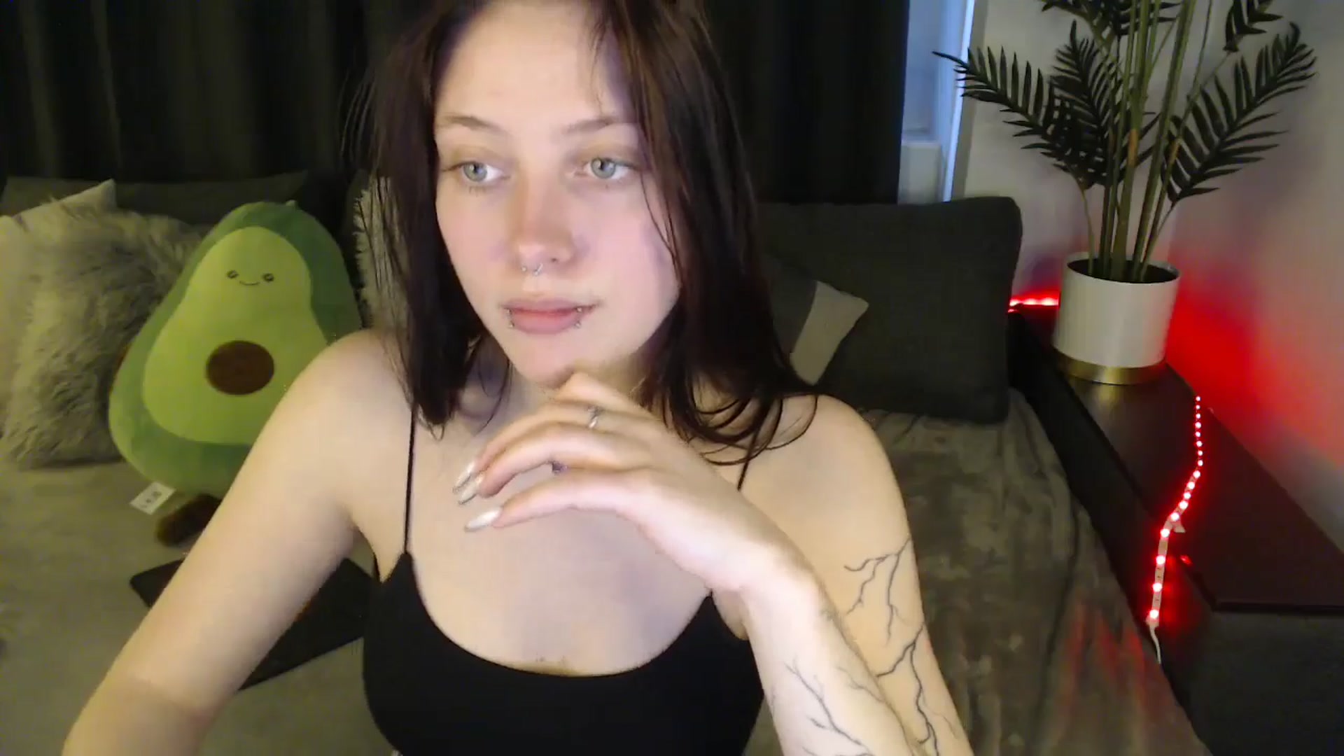 Gallery image thumbnail from SerenaSantos's myfreecams stream on, 05/20/2025, 11:59 image 18 of 20