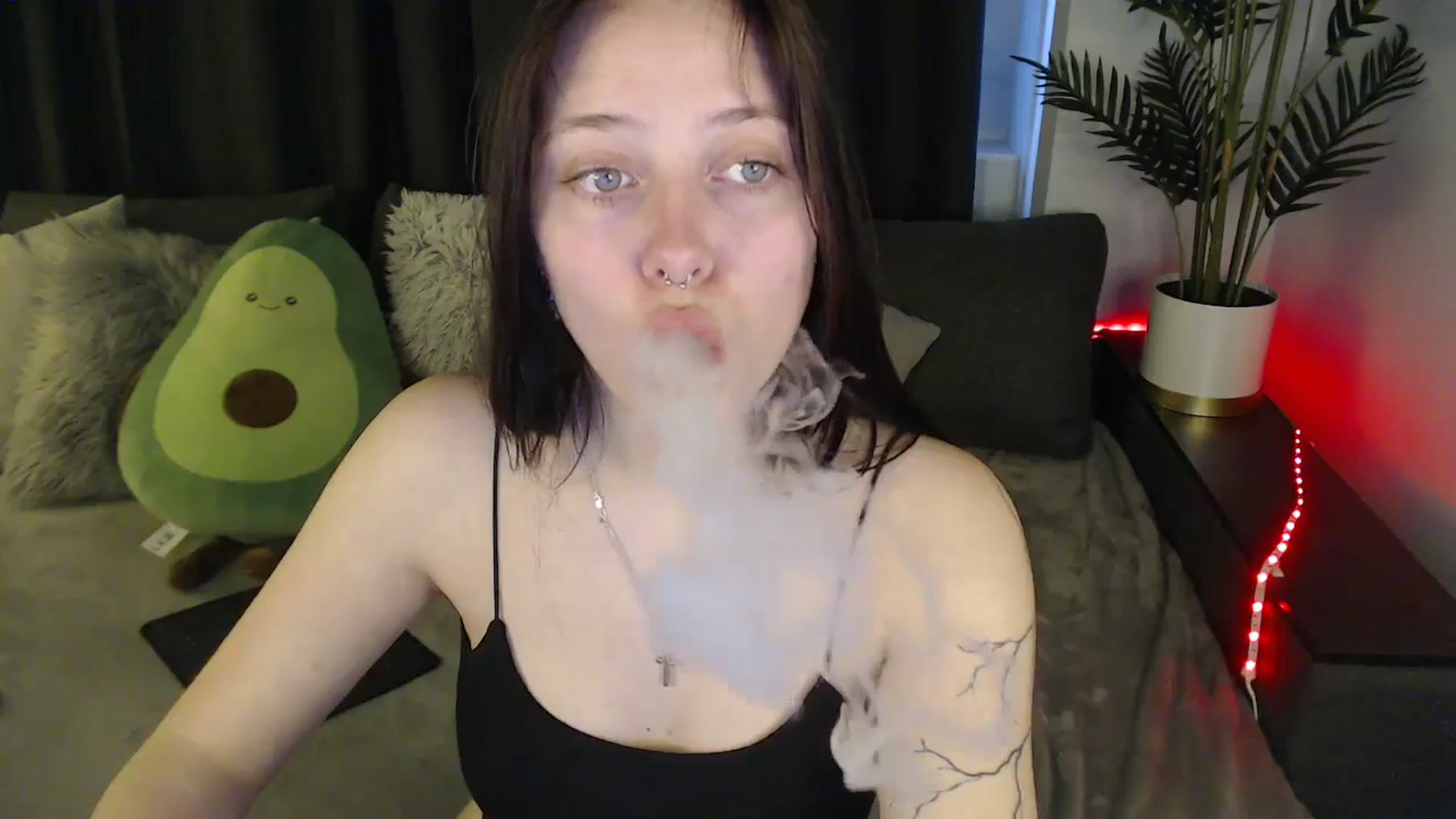 Gallery image thumbnail from SerenaSantos's myfreecams stream on, 05/20/2025, 11:59 image 16 of 20