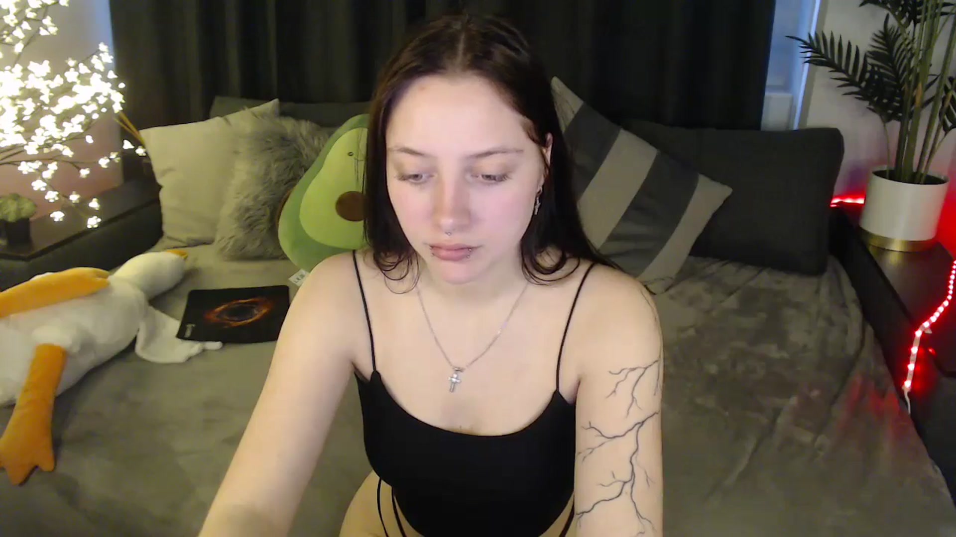 Gallery image thumbnail from SerenaSantos's myfreecams stream on, 05/20/2025, 13:36 image 8 of 20