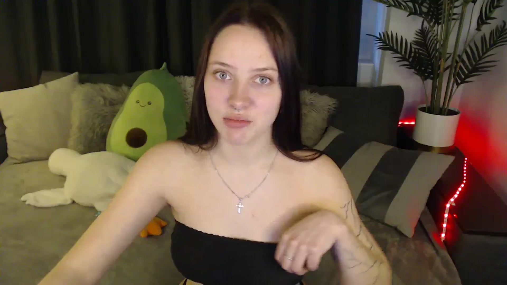 Gallery image thumbnail from SerenaSantos's myfreecams stream on, 05/25/2025, 10:41 image 12 of 20