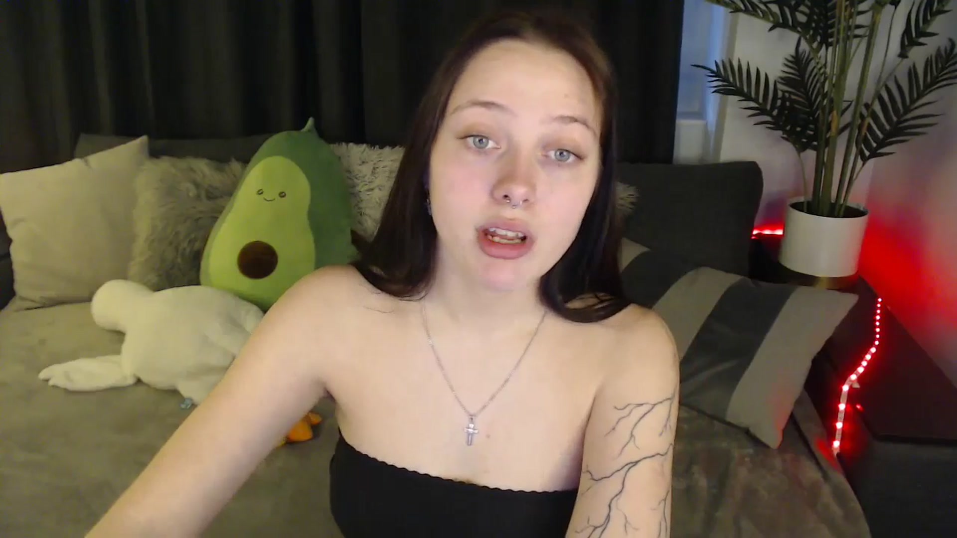 Gallery image thumbnail from SerenaSantos's myfreecams stream on, 05/25/2025, 10:41 image 17 of 20