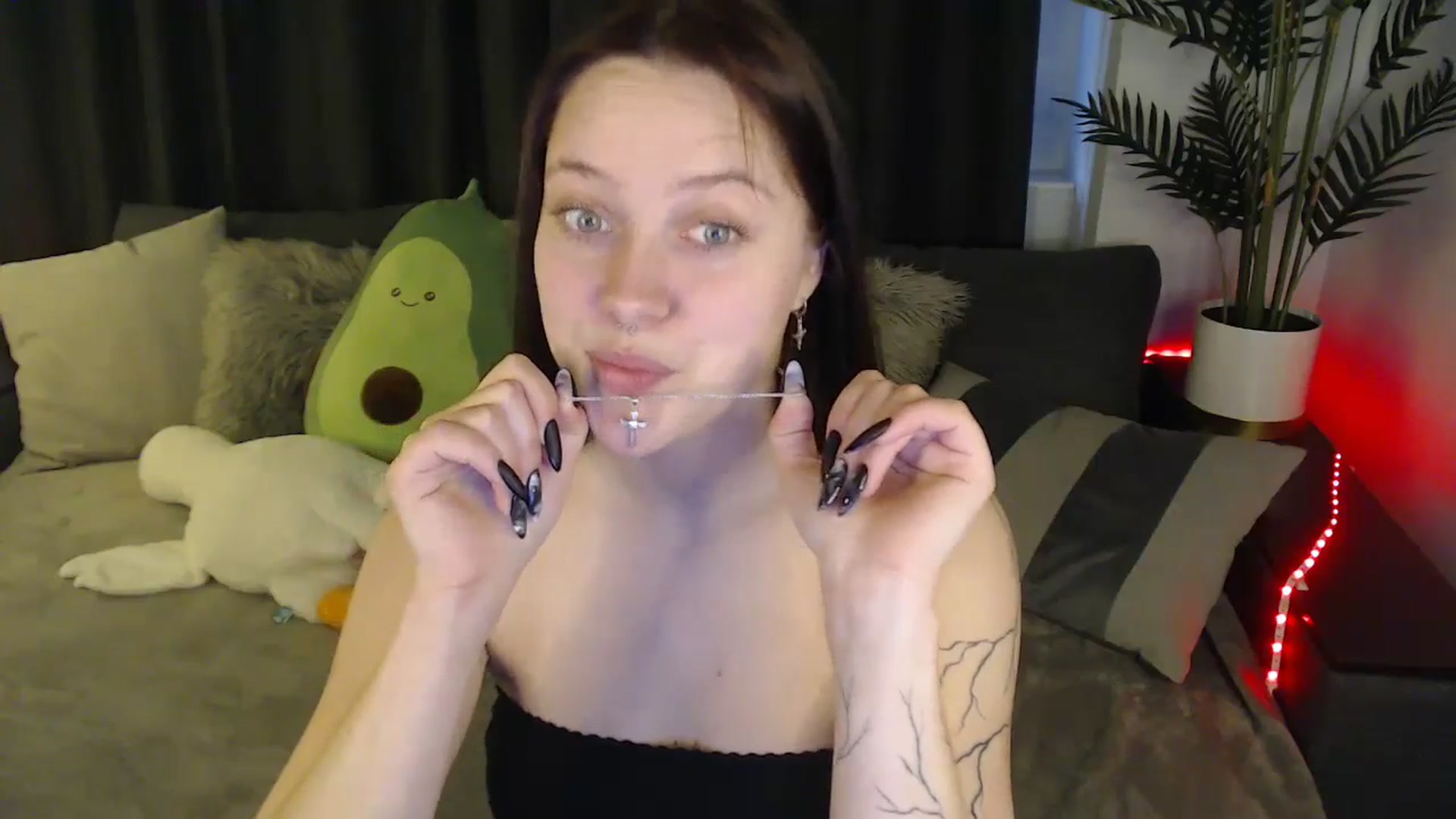 Gallery image thumbnail from SerenaSantos's myfreecams stream on, 05/25/2025, 10:41 image 15 of 20
