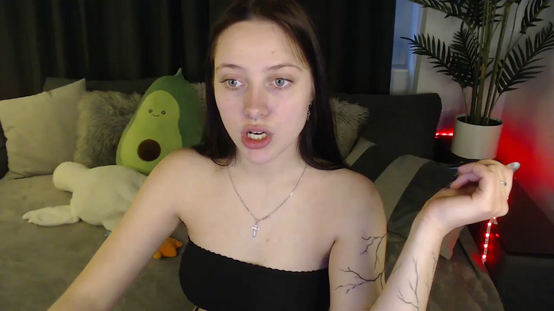 Gallery image thumbnail from SerenaSantos's myfreecams stream on, 05/25/2025, 10:41 image 9 of 20