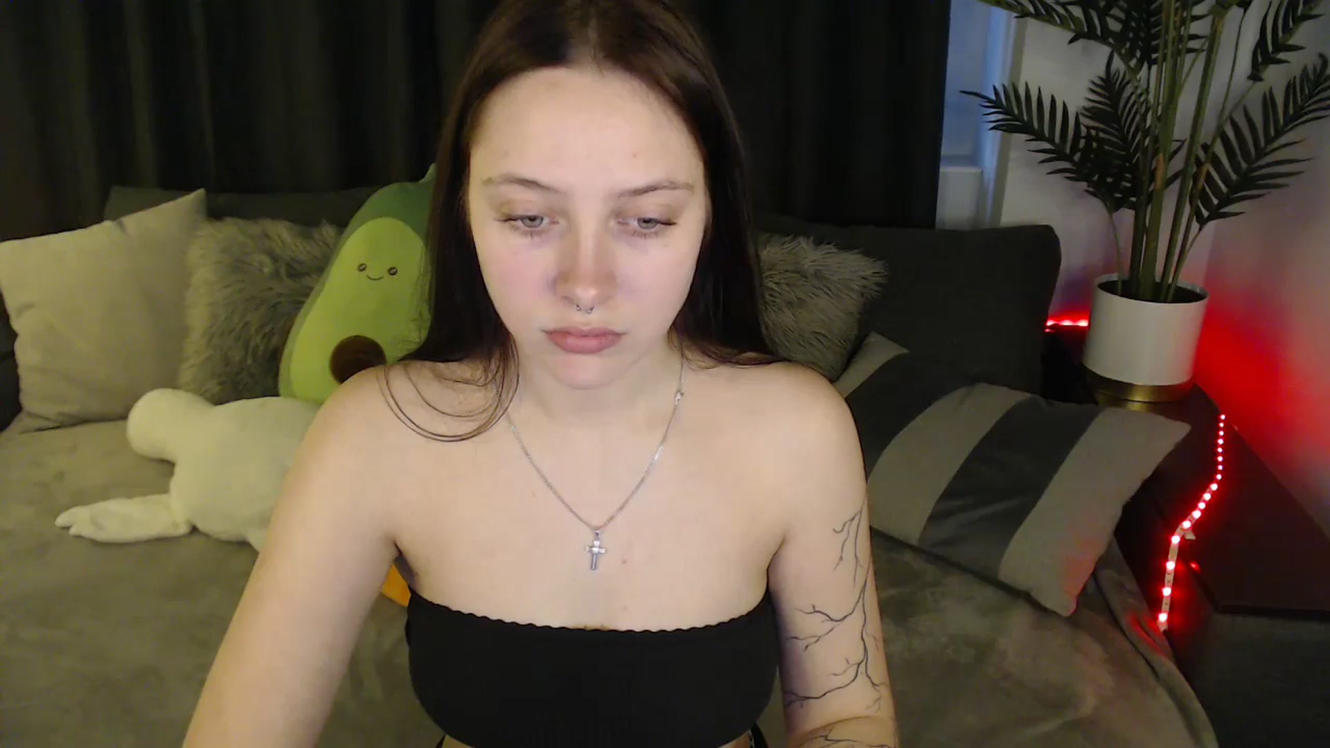 Gallery image thumbnail from SerenaSantos's myfreecams stream on, 05/25/2025, 11:15 image 12 of 20