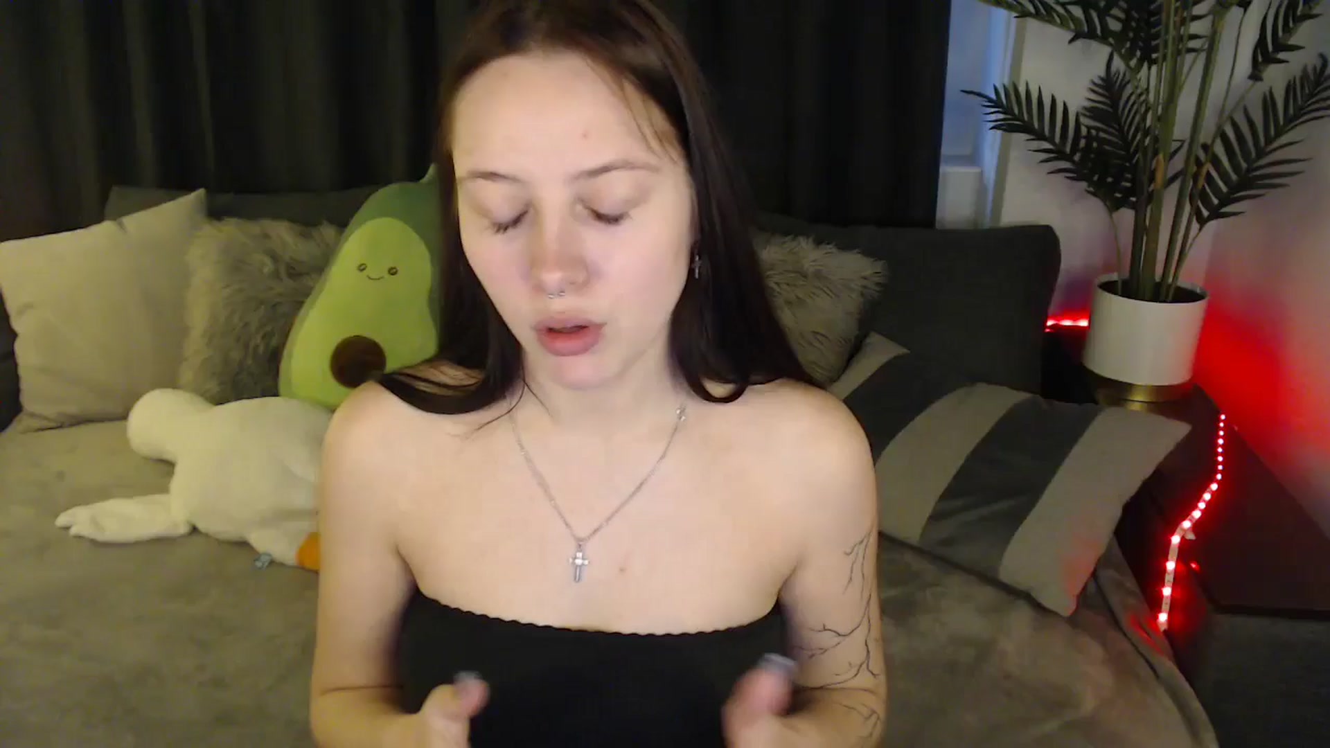 Gallery image thumbnail from SerenaSantos's myfreecams stream on, 05/25/2025, 11:15 image 18 of 20
