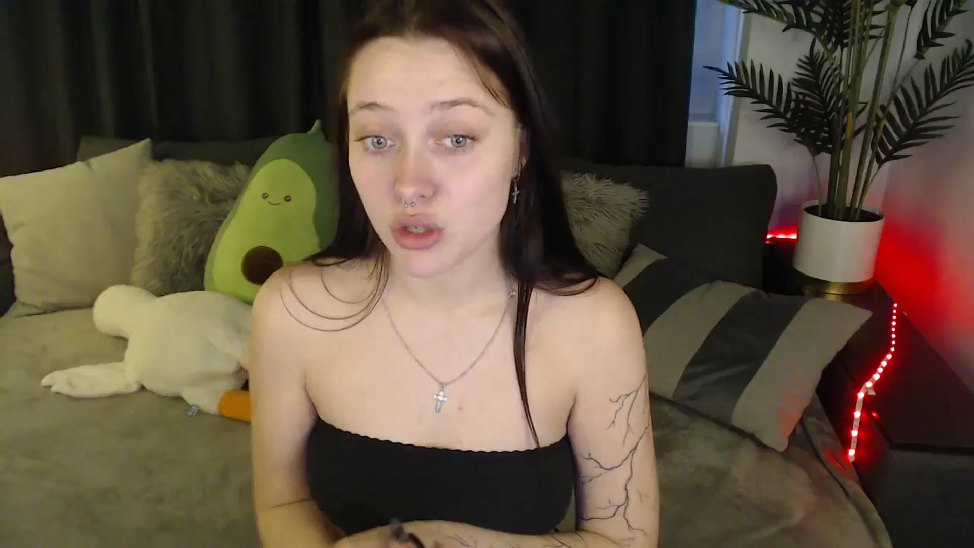 Gallery image thumbnail from SerenaSantos's myfreecams stream on, 05/25/2025, 11:15 image 15 of 20