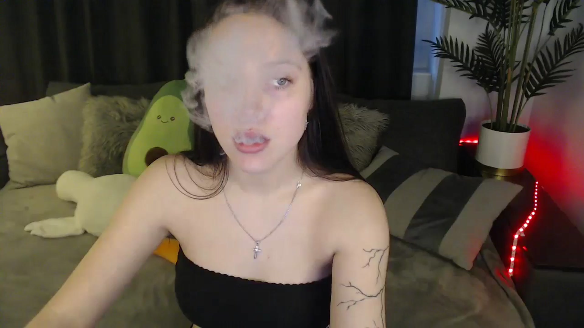 Gallery image thumbnail from SerenaSantos's myfreecams stream on, 05/25/2025, 11:15 image 14 of 20