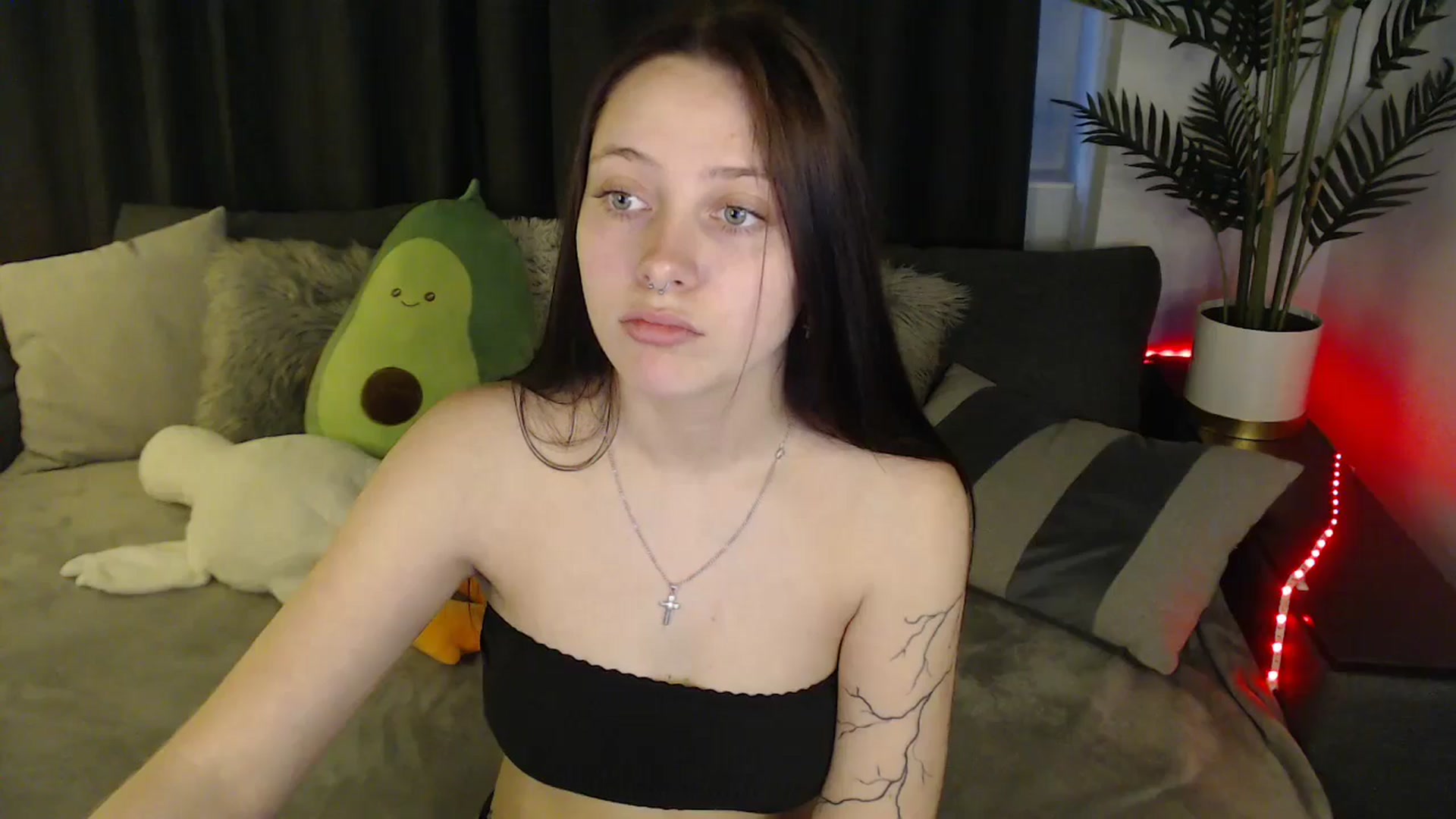 Gallery image thumbnail from SerenaSantos's myfreecams stream on, 05/25/2025, 11:15 image 5 of 20