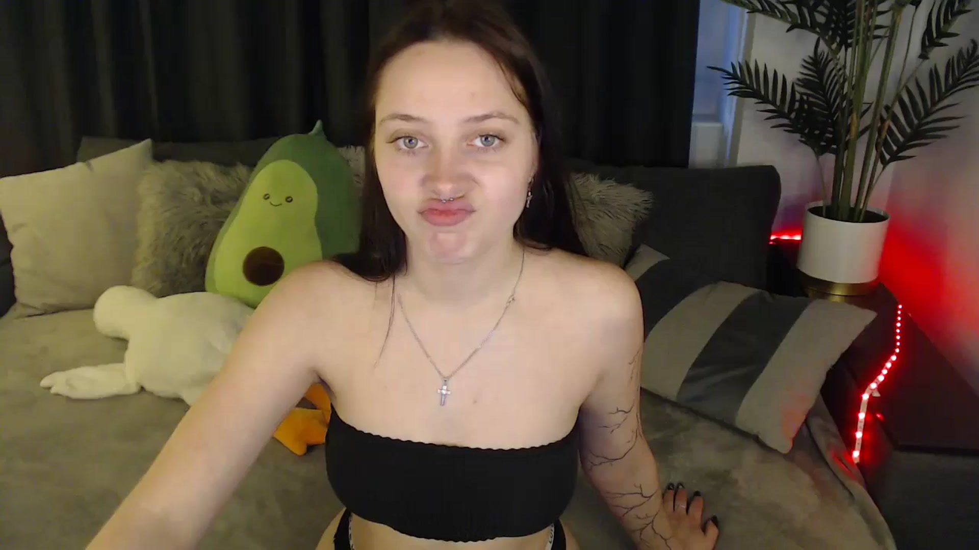 Gallery image thumbnail from SerenaSantos's myfreecams stream on, 05/25/2025, 13:07 image 1 of 20