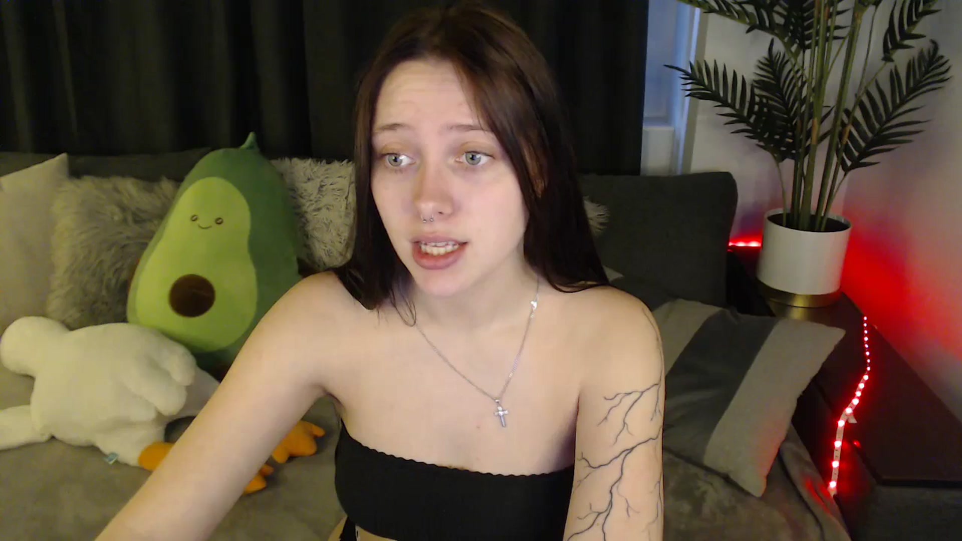 Gallery image thumbnail from SerenaSantos's myfreecams stream on, 05/25/2025, 13:37 image 16 of 20