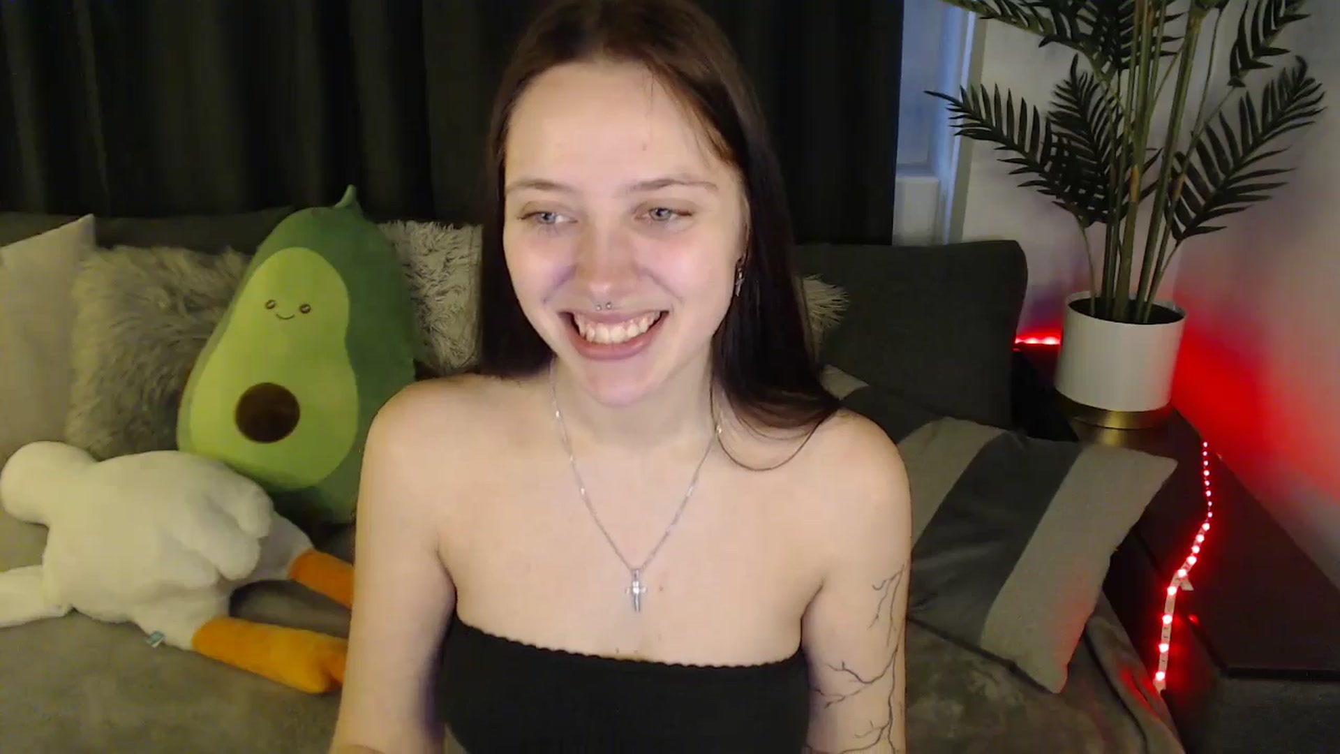 Gallery image thumbnail from SerenaSantos's myfreecams stream on, 05/25/2025, 13:37 image 7 of 20