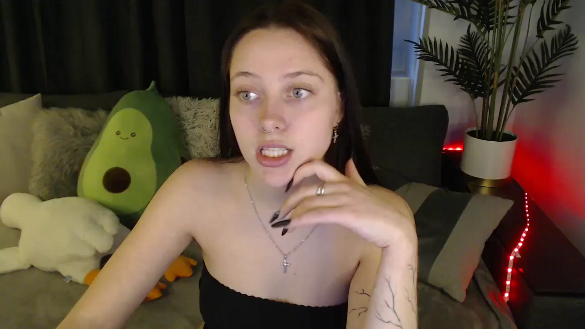 Gallery image thumbnail from SerenaSantos's myfreecams stream on, 05/25/2025, 13:37 image 5 of 20