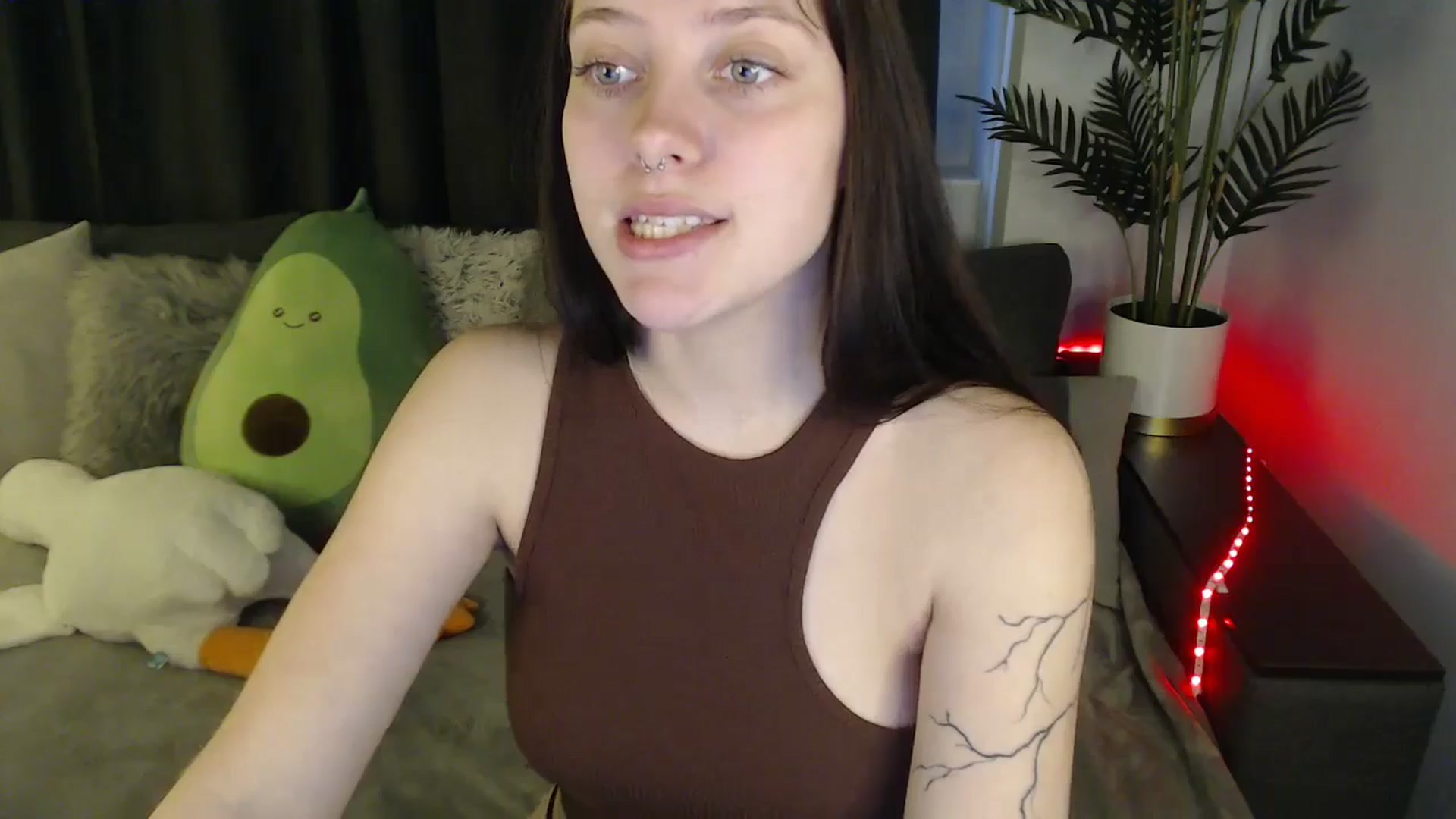 Gallery image thumbnail from SerenaSantos's myfreecams stream on, 05/26/2025, 10:45 image 14 of 20
