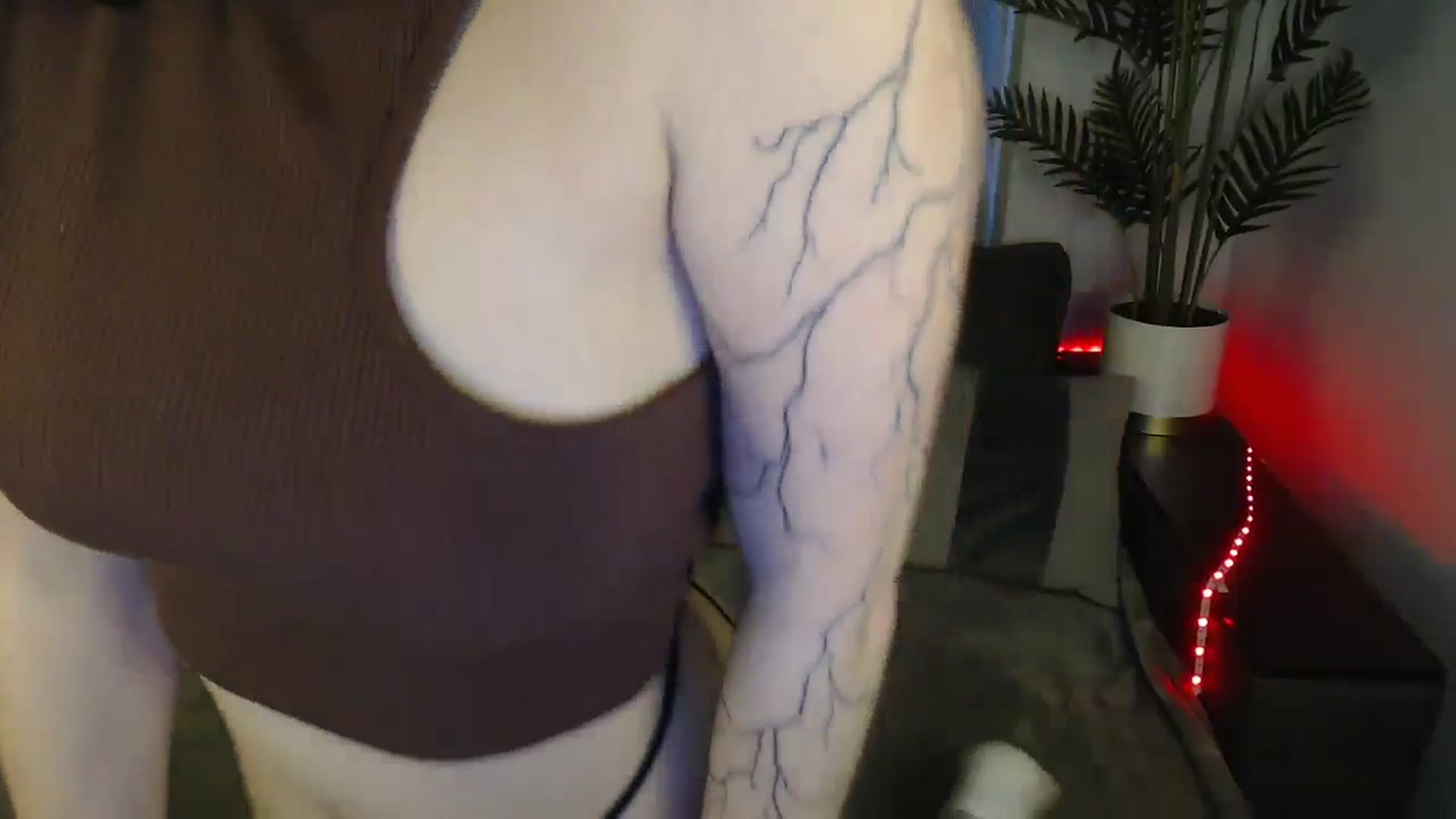 Gallery image thumbnail from SerenaSantos's myfreecams stream on, 05/26/2025, 10:45 image 16 of 20