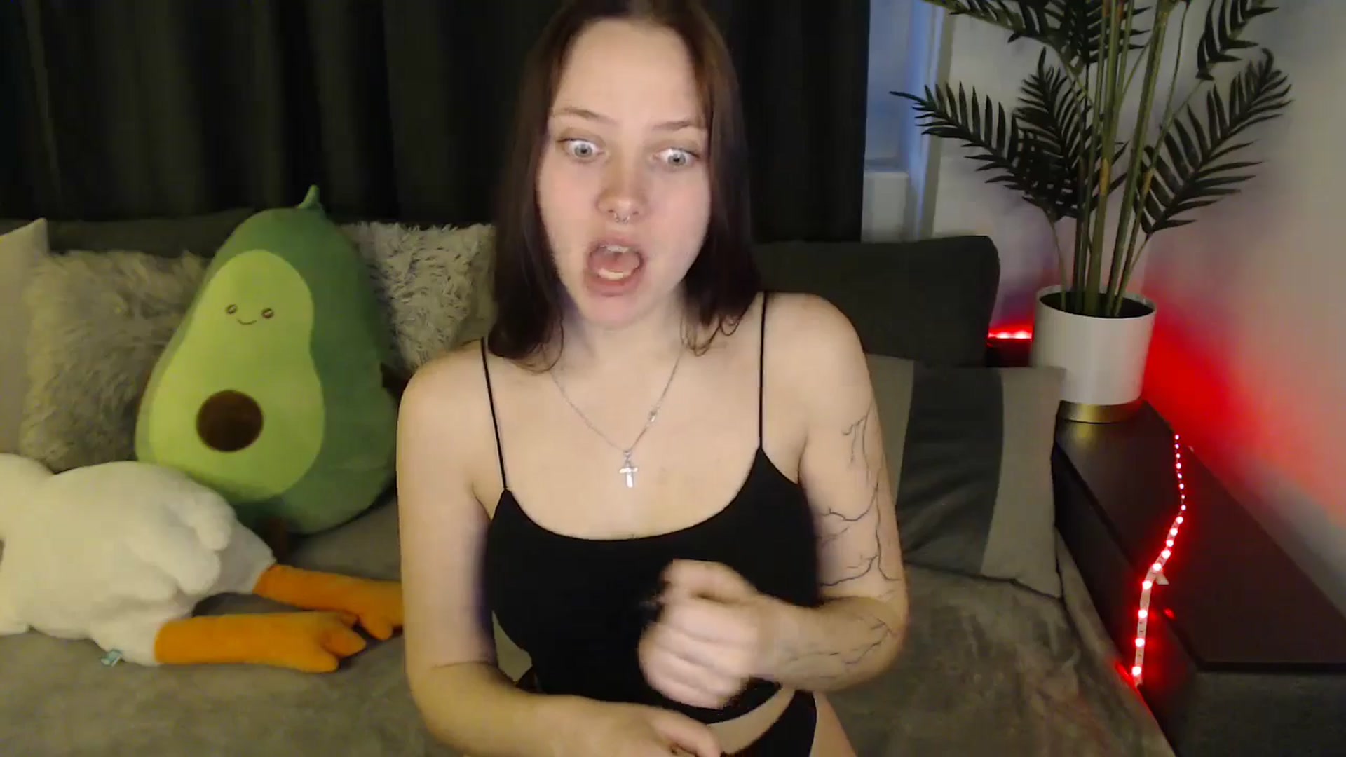 Gallery image thumbnail from SerenaSantos's myfreecams stream on, 05/27/2025, 08:49 image 8 of 20