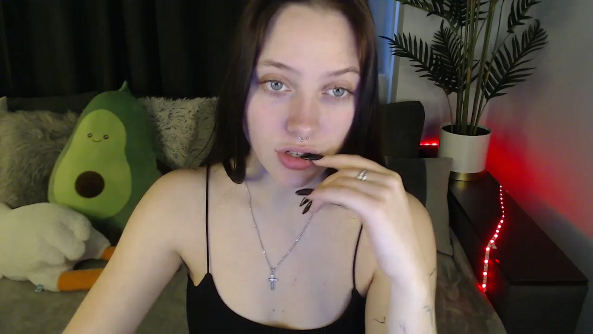 Gallery image thumbnail from SerenaSantos's myfreecams stream on, 05/27/2025, 09:22 image 18 of 20