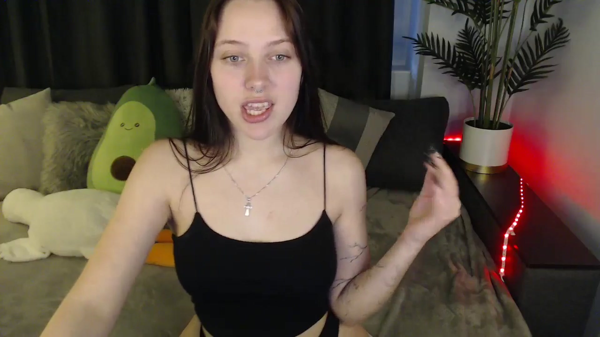 Gallery image thumbnail from SerenaSantos's myfreecams stream on, 05/27/2025, 11:36 image 14 of 20