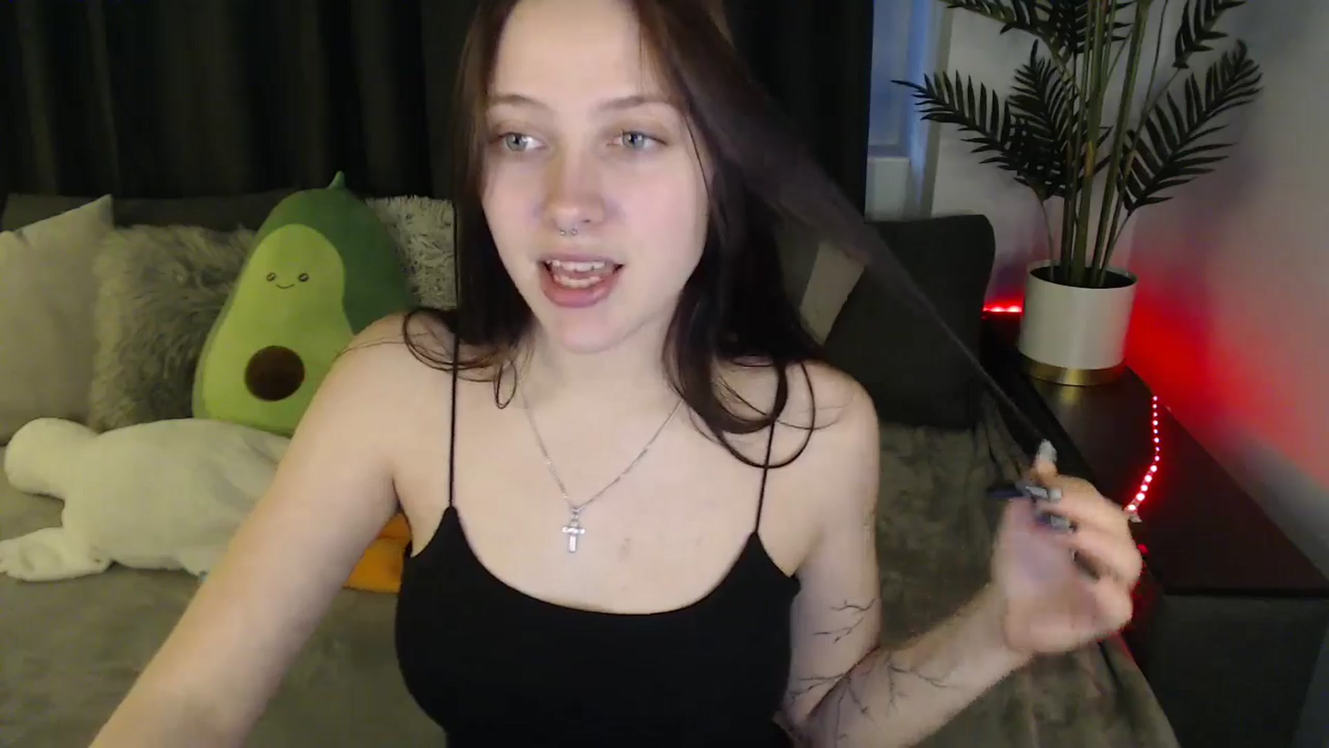 Gallery image thumbnail from SerenaSantos's myfreecams stream on, 05/27/2025, 11:36 image 9 of 20