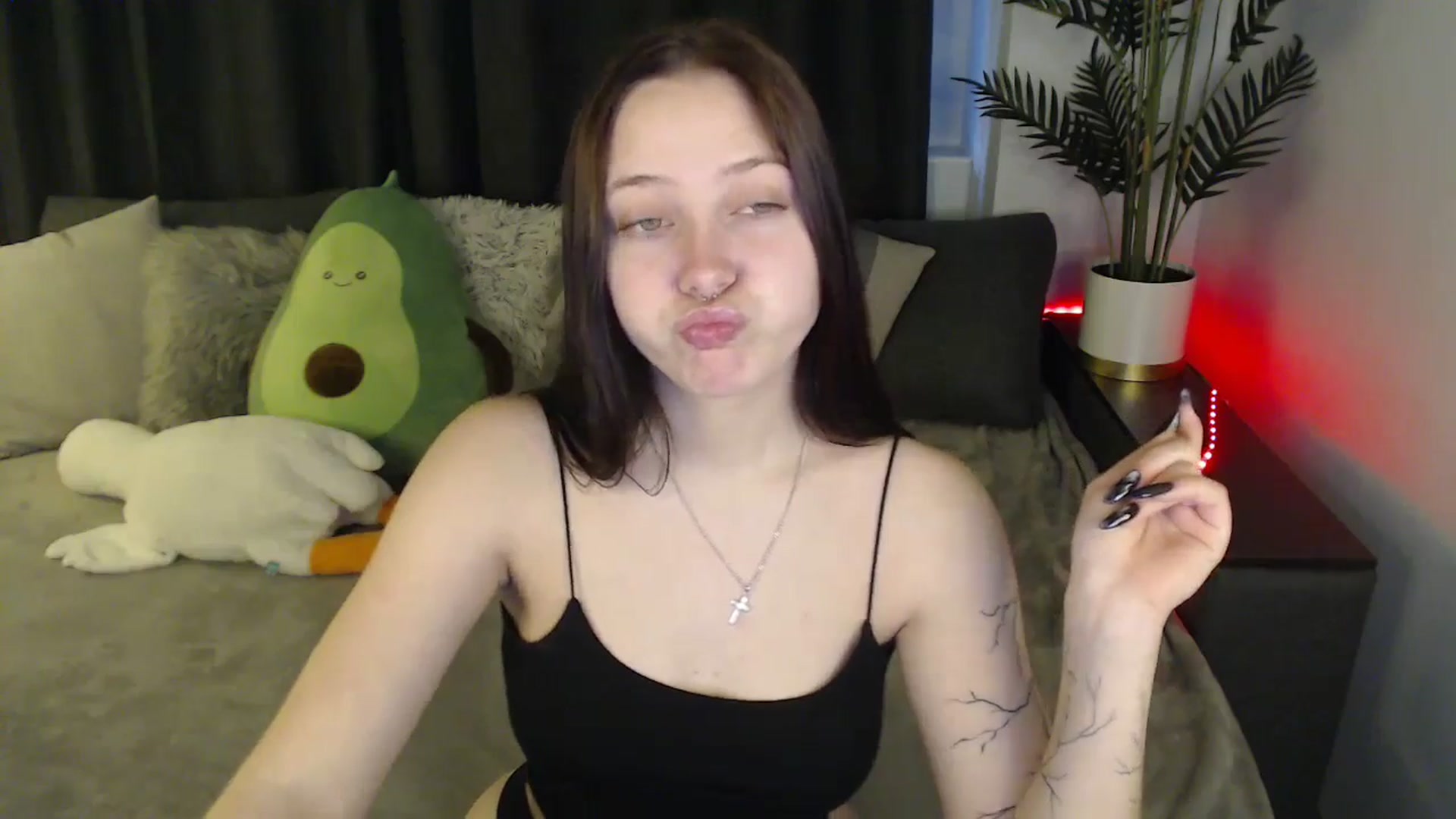 Gallery image thumbnail from SerenaSantos's myfreecams stream on, 05/27/2025, 11:36 image 6 of 20