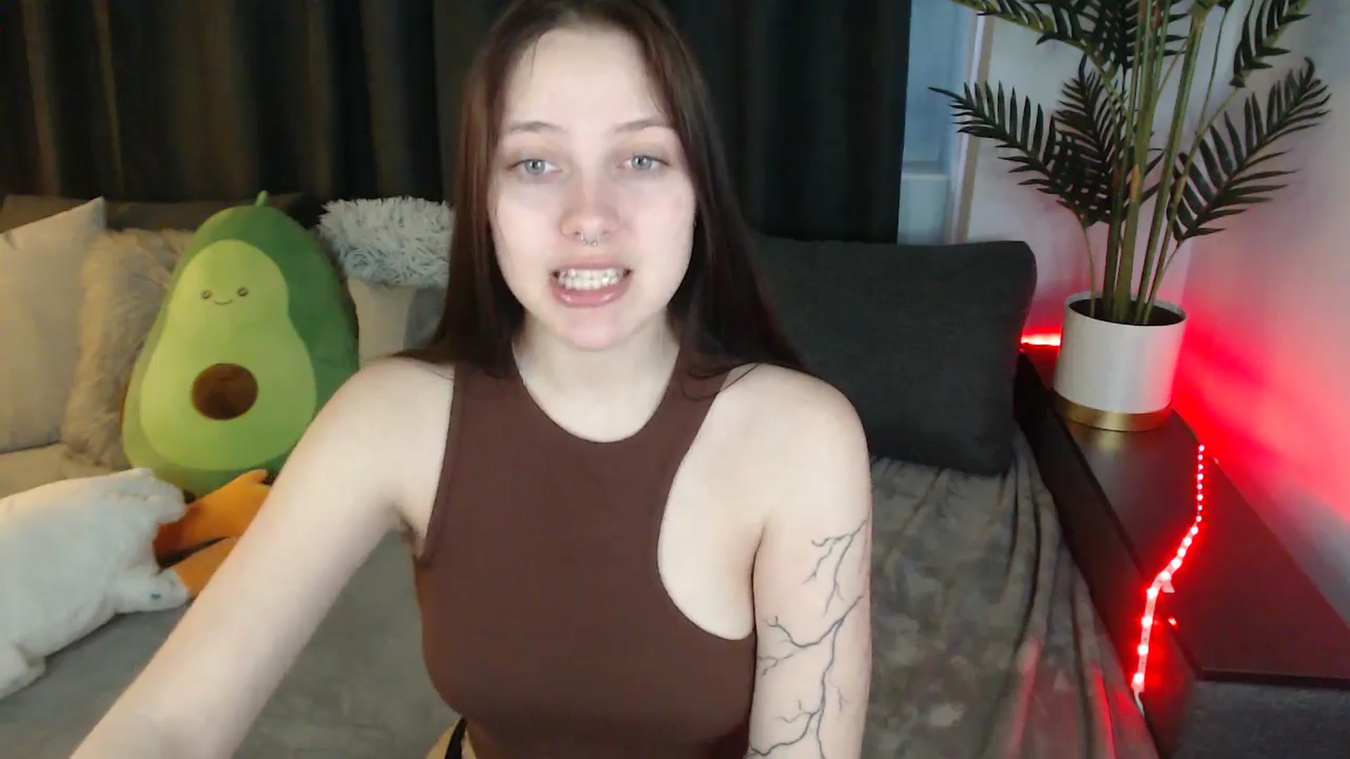 Gallery image thumbnail from SerenaSantos's myfreecams stream on, 05/28/2025, 14:04 image 9 of 20
