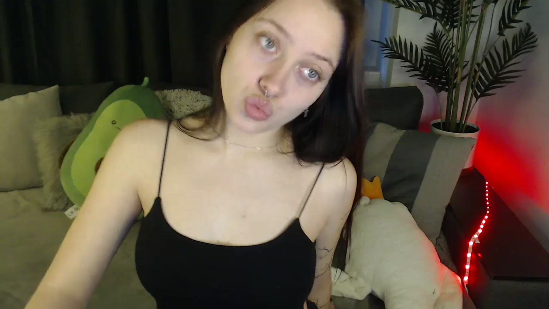 Gallery image thumbnail from SerenaSantos's myfreecams stream on, 05/30/2025, 10:43 image 7 of 20